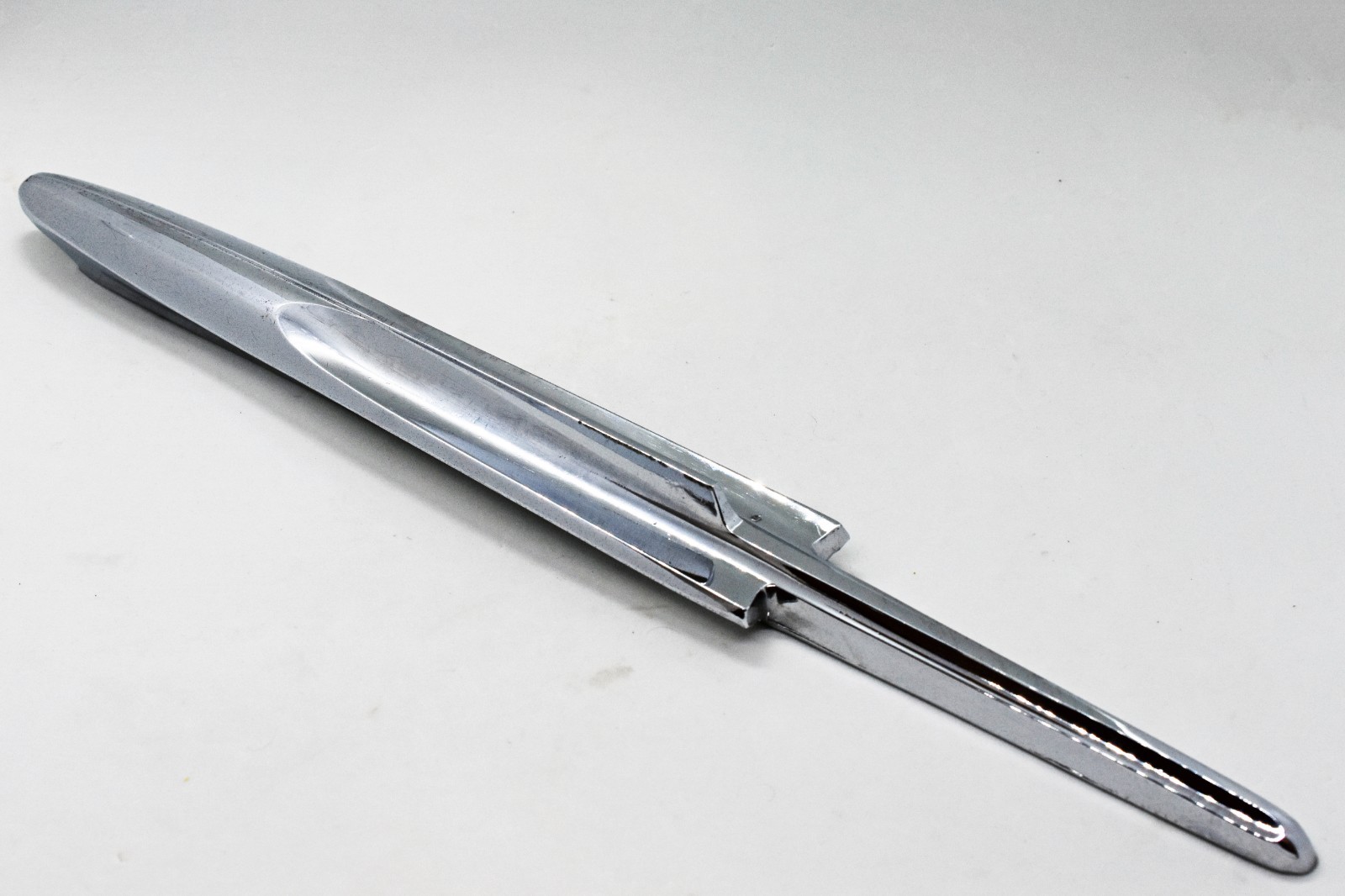 Original 1957 Pontiac Chieftain Hood Ornament / Spear 523120 - Vintage