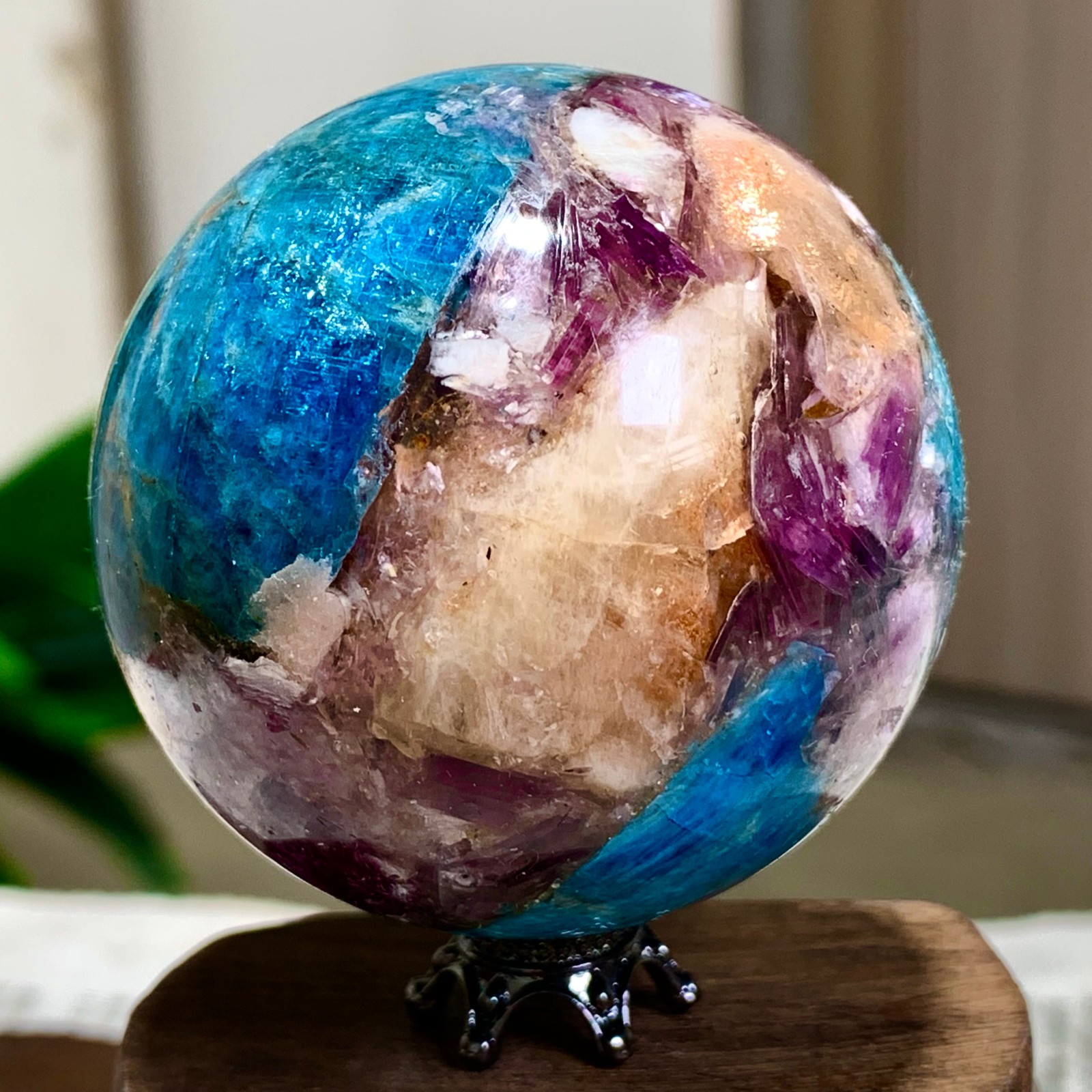 190G Natural Blue Aptite +Sun Stone purple lepidolite Sphere mineral sample