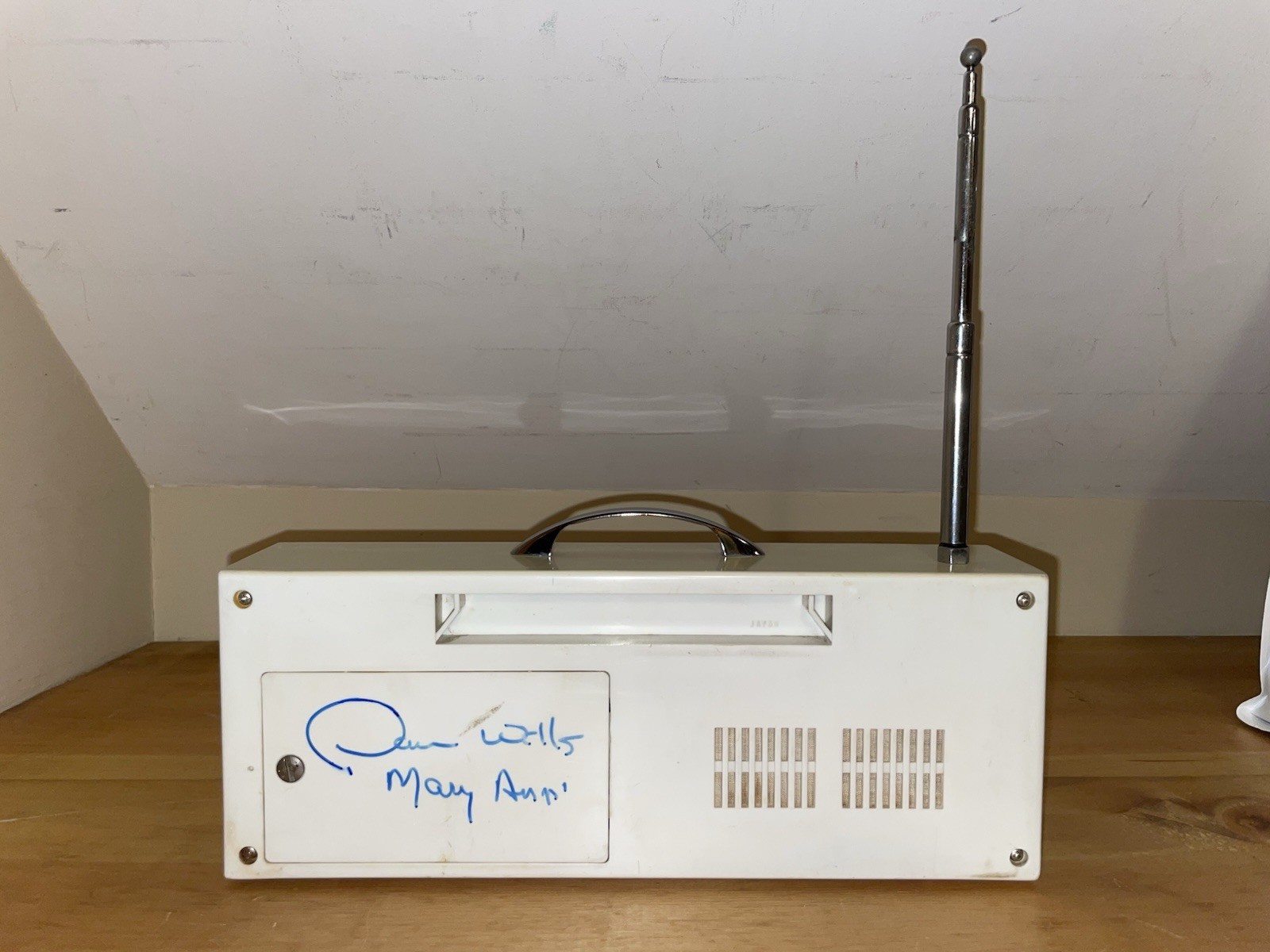 Gilligan’s Island Packard Bell AR-851 Radio w/Handle Antenna Signed Dawn Wells