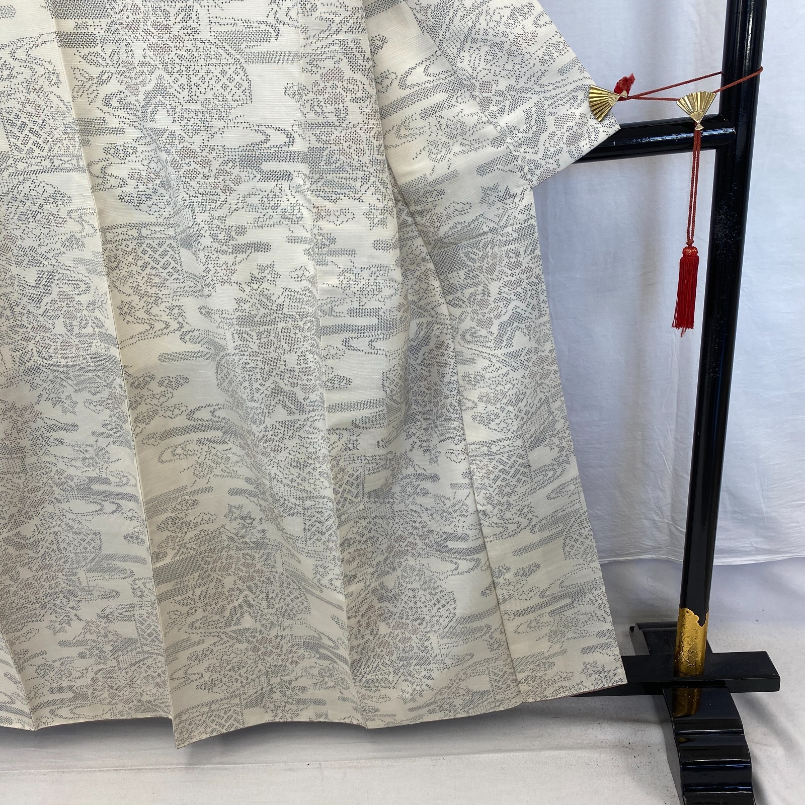 Japanese Vintage Kimono Silk White Oshima Traditional Authentic Length 61 in