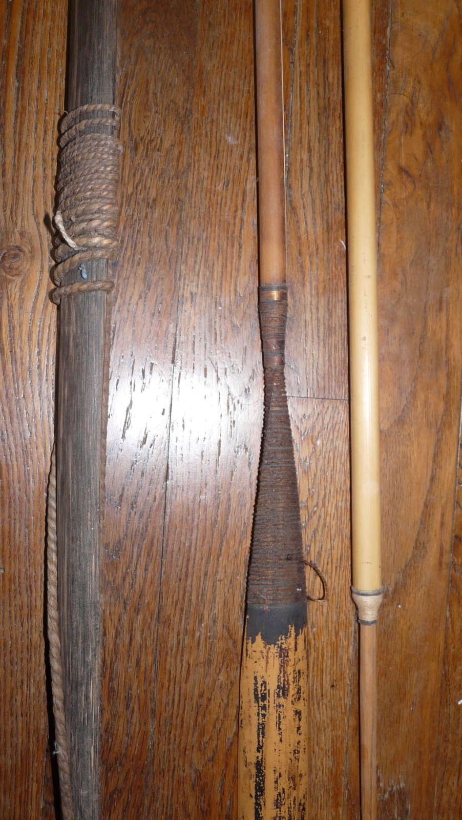 MATSES PERU AMAZON INDIAN BOW, TWO ARROWS, ARROW POINT SHARPENER