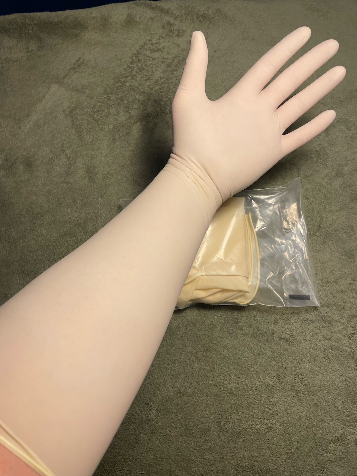 Elbow Length Latex Gloves, 9Mil, 19” Long Cuff, 10 Count 1 Pack, Size 7.5 Medium