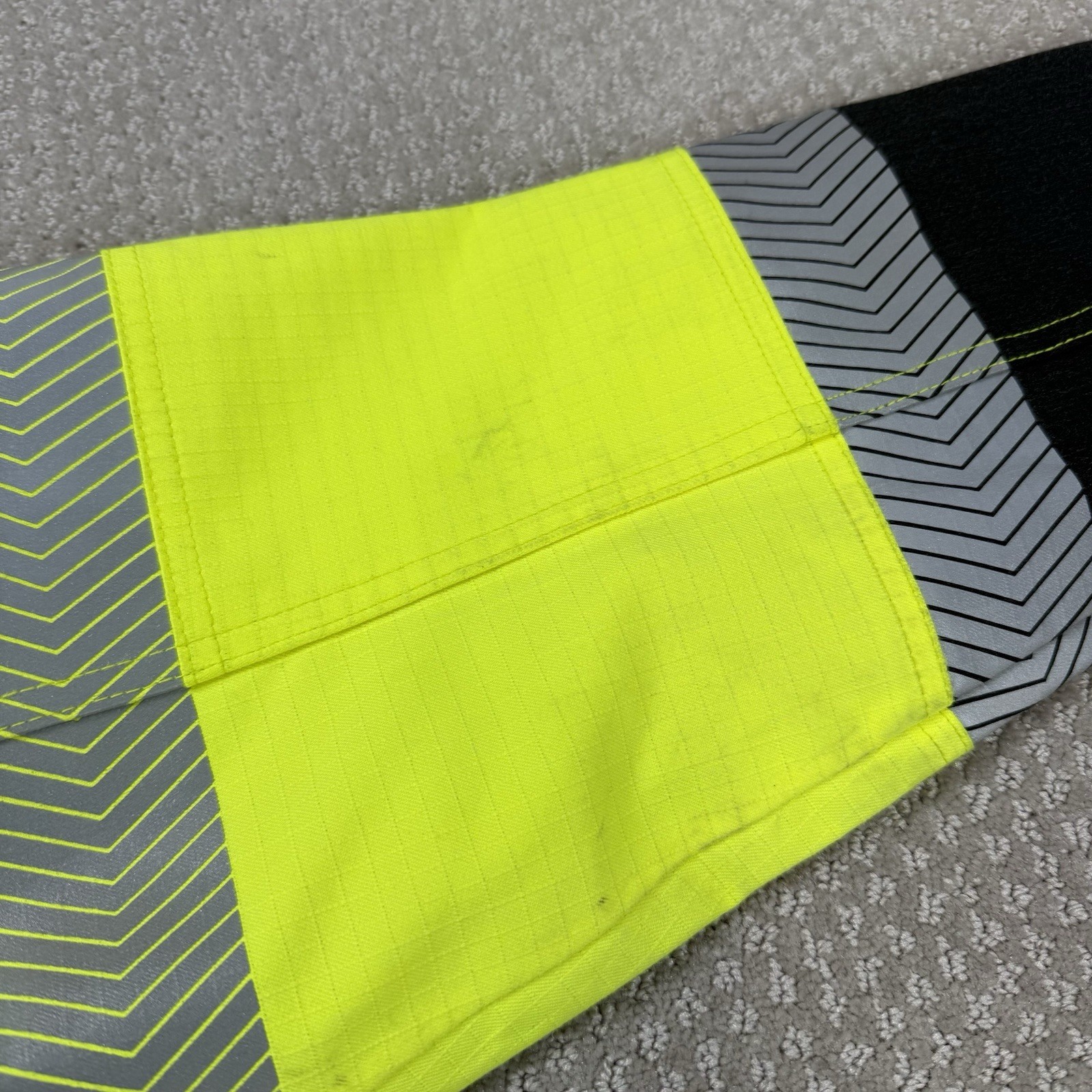 Ariat FR Men’s CAT4 Insulated High Vis Jacket Sz Medium Work Safety Full Zip