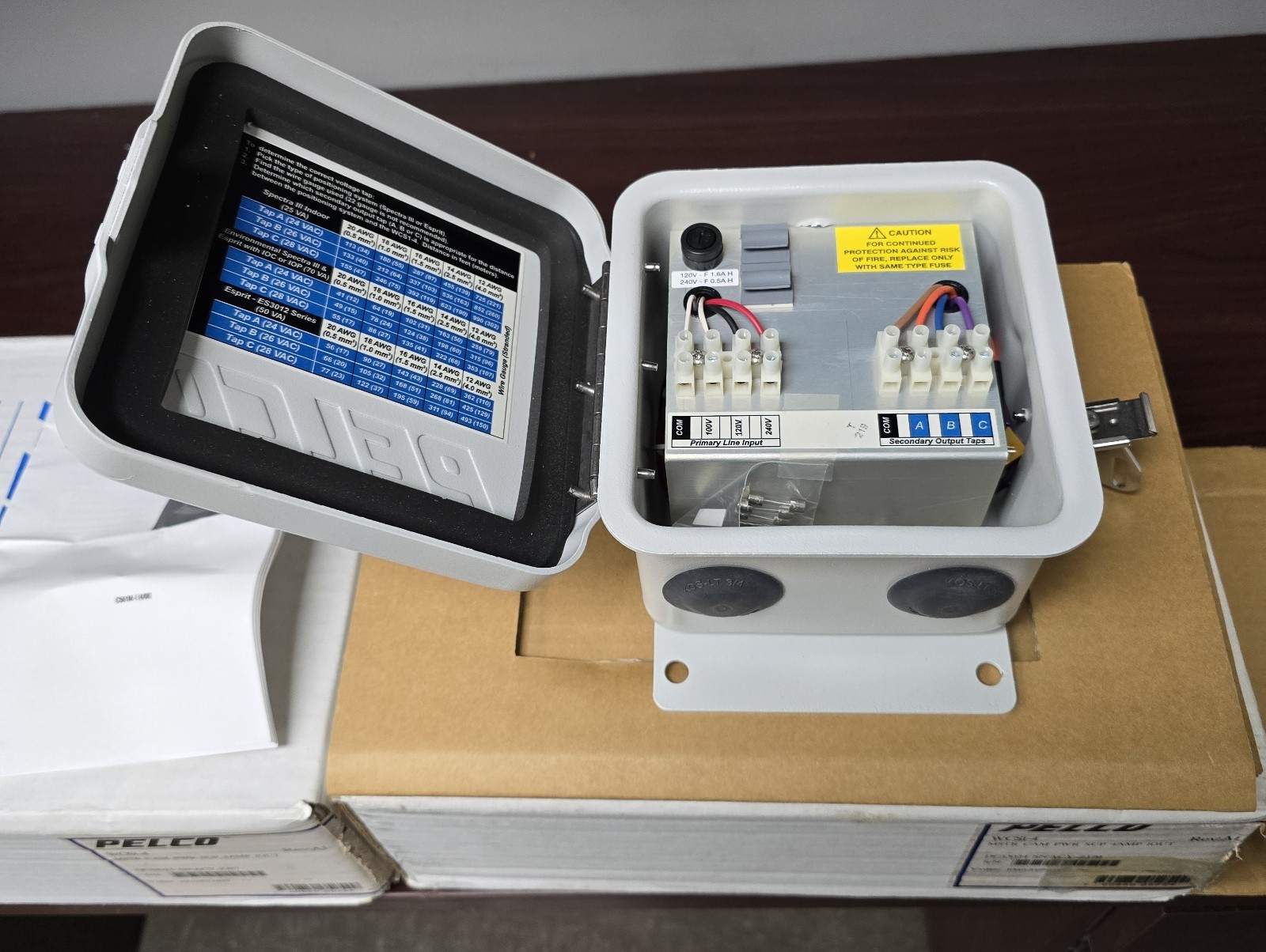 Pelco WCS1-4 Master Camera Power Supply