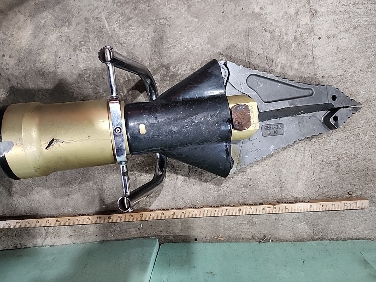 Hurst Hydraulic Jaws of Life Combi Tool Spreader / Cutter w/ Quick Connect Used