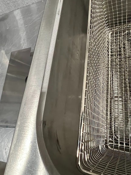 Avantco F200 15 lb. Medium-Duty Electric Countertop Fryer - 208-240V.