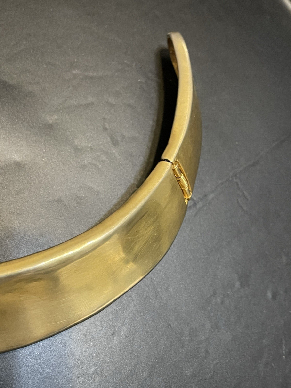 Vtg LES BERNARD Egyptian Revival Hammered Collar Gold Tone Necklace Broken Hinge