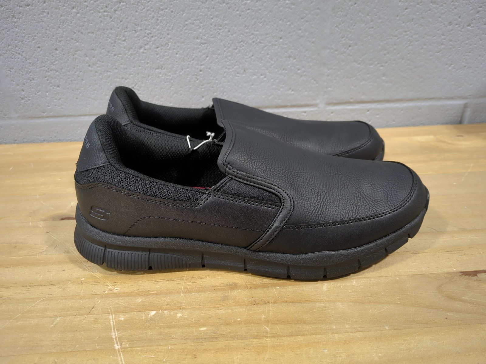 Skechers Shoes Mens 9 Groton Slip Resistant Relaxed Fit Work Slip On