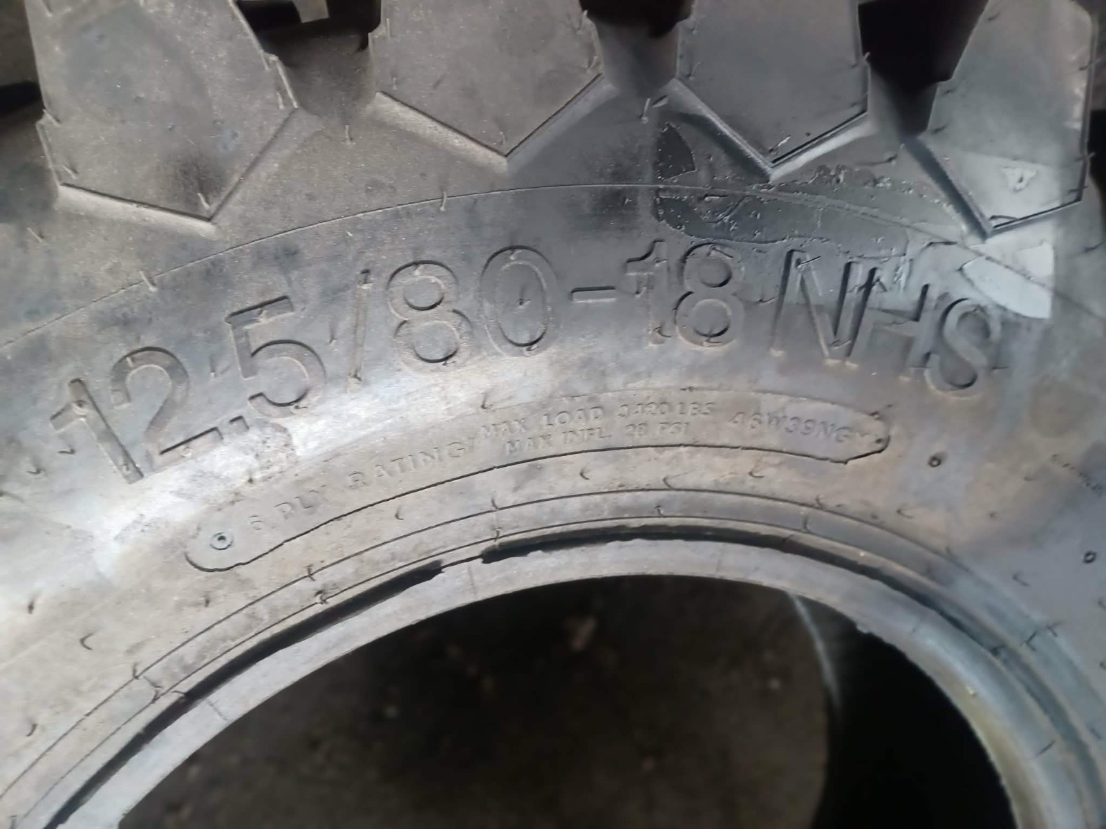 12.5/80-18 TIRE R-4 INDUSTRIAL 6PLY NEW COSMETIC BLEM 1258018 12.5 80 18