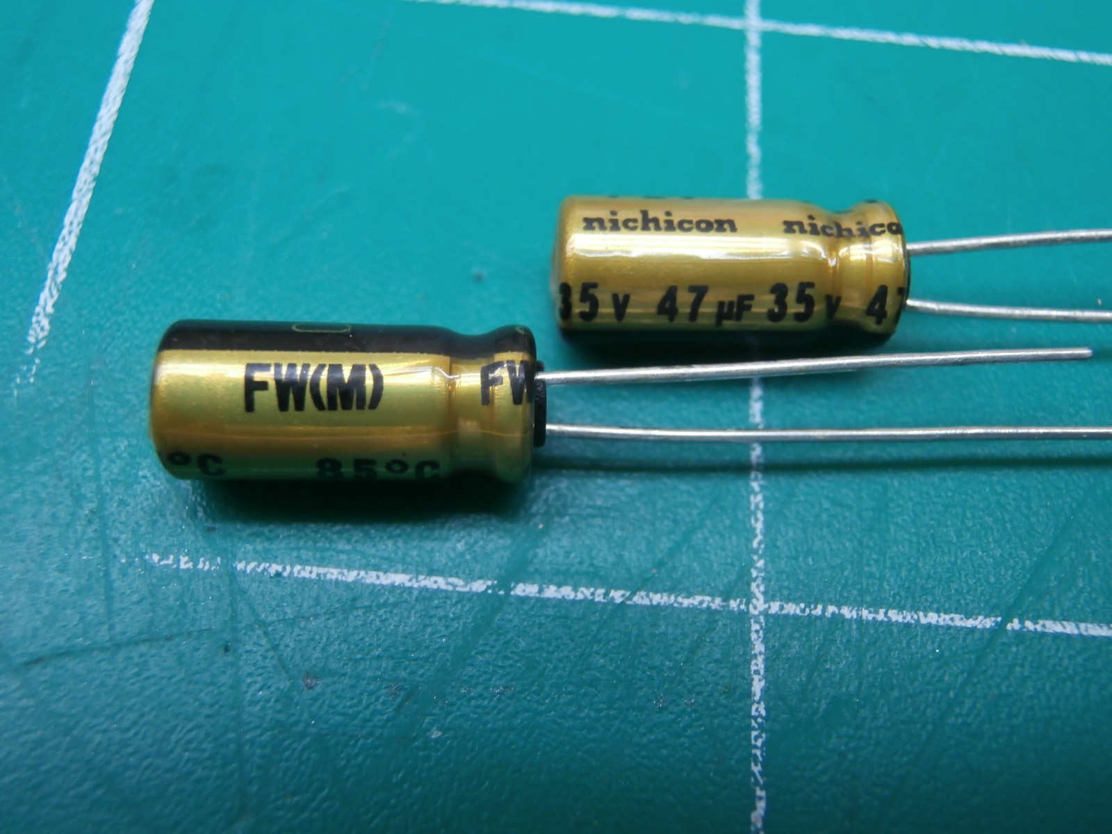 Nichicon UFW Audio Grade Gold Series 47uf 35v Electrolytic Capacitors 30pcs