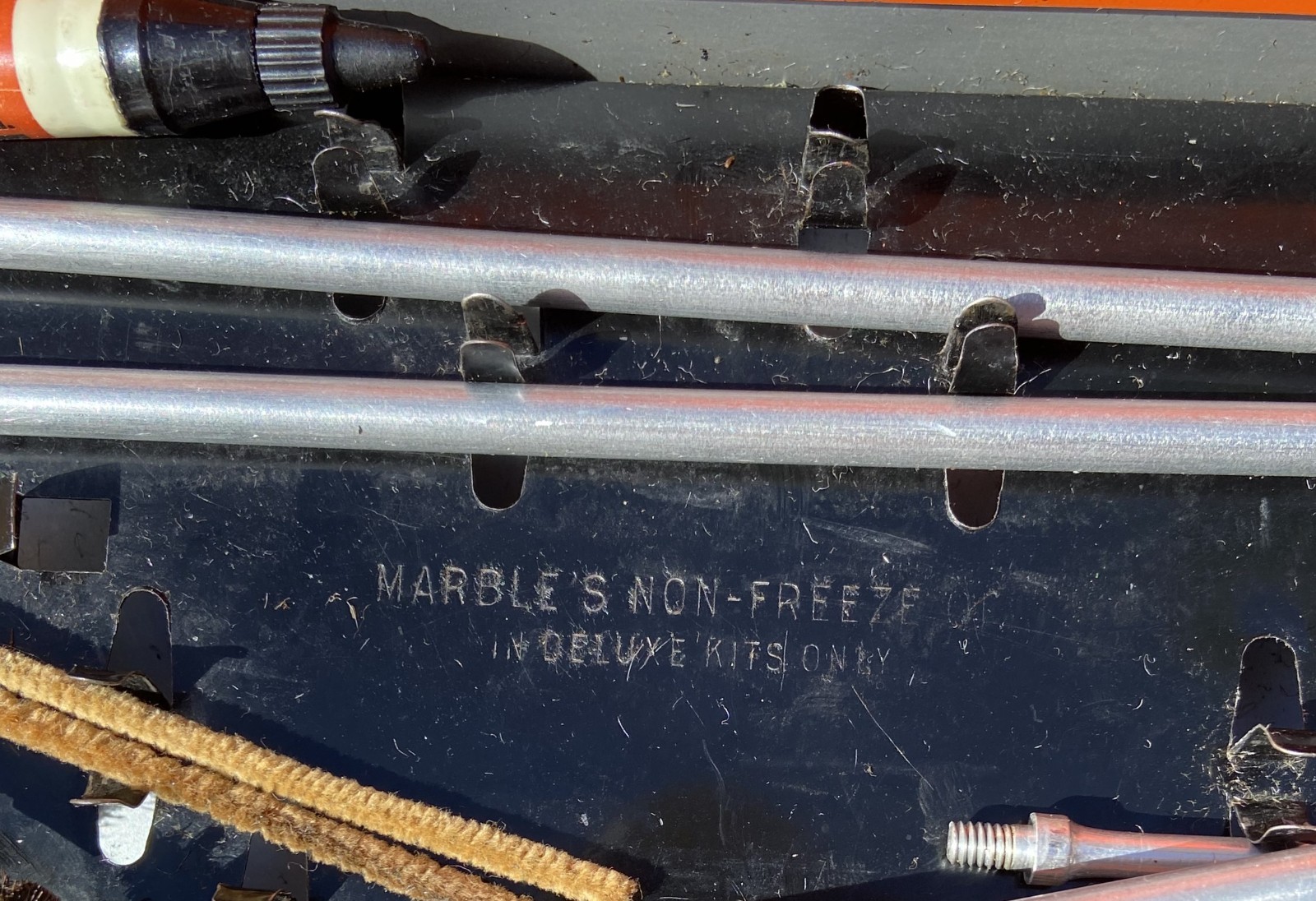 Old Vintage MARBLE'S GUN CLEANING KIT Metal Tin Box w/ Rod and some Accessories