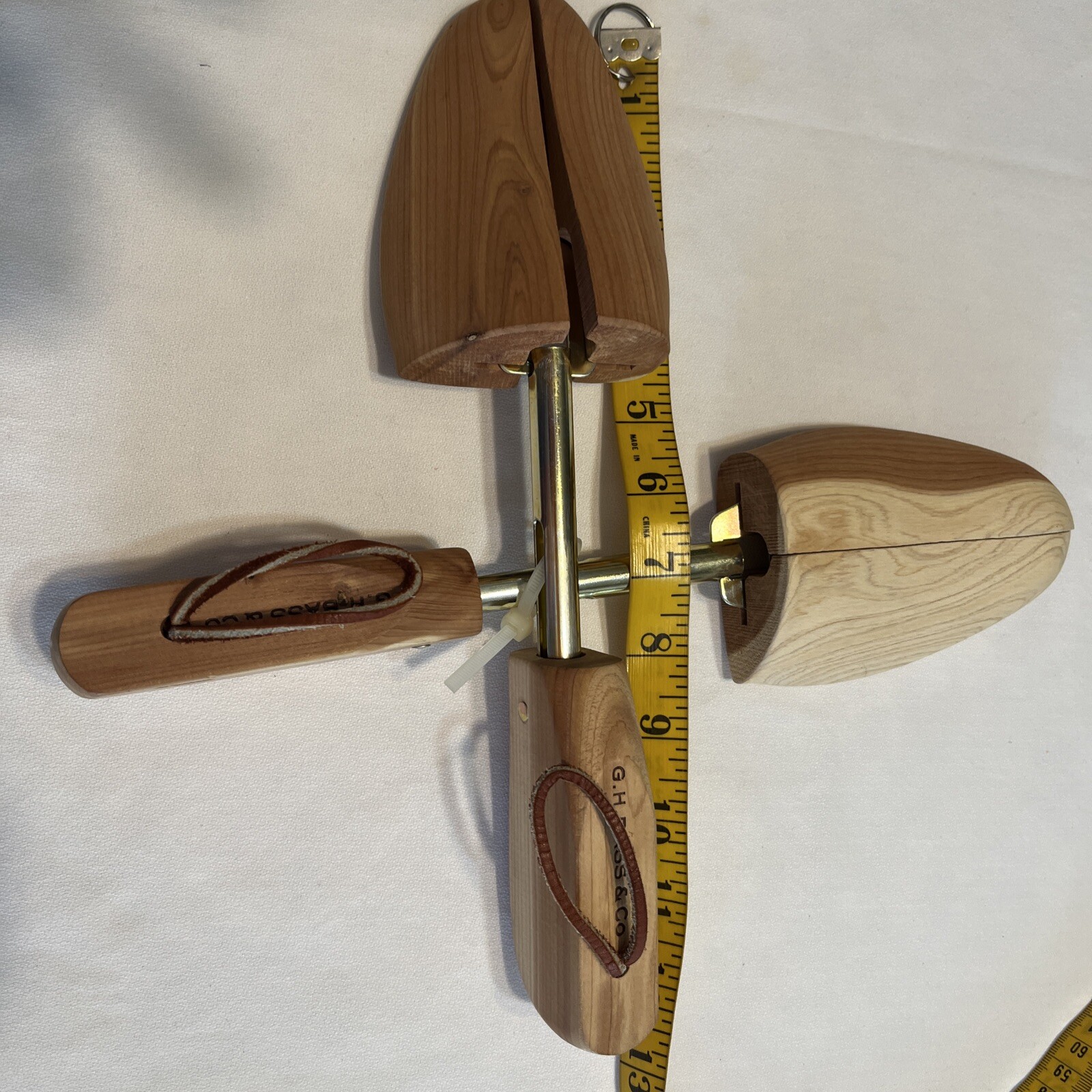 G.H. Bass & Co Wooden Cedar Shoe Stretchers Forms Men's Size MED New