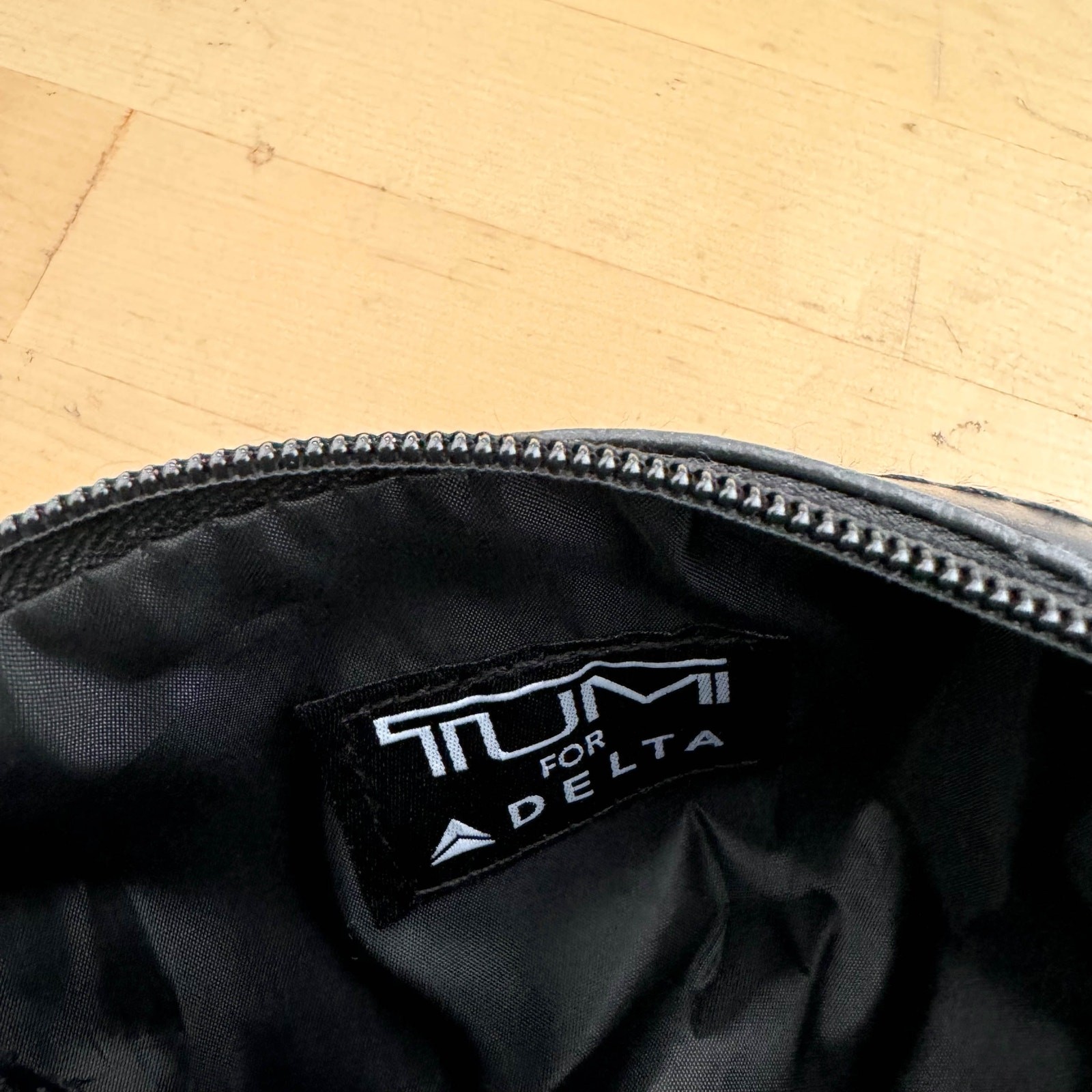 Tumi x Delta Small Black Toiletry Makeup Amenity Travel Bag Dopp Empty
