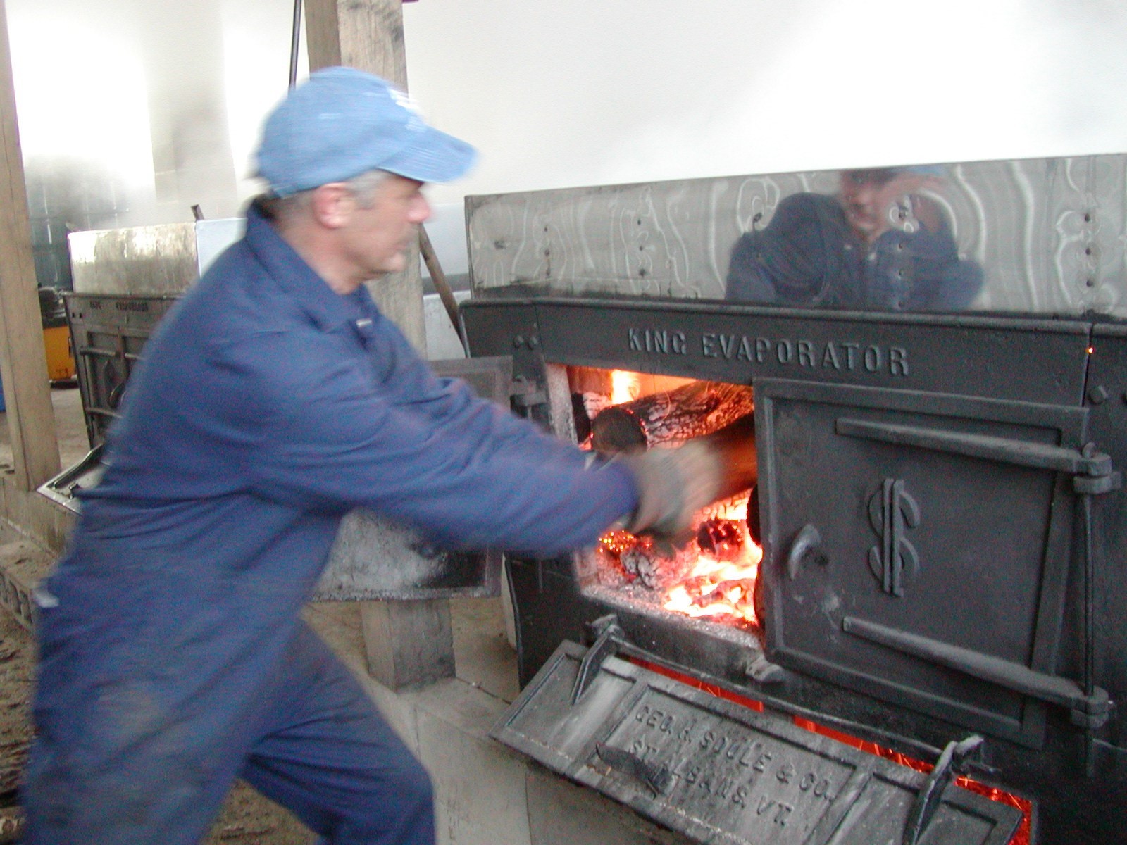One Gallon 100% Pure Wisconsin Maple Syrup Grade A Medium Amber/Amber Rich Taste