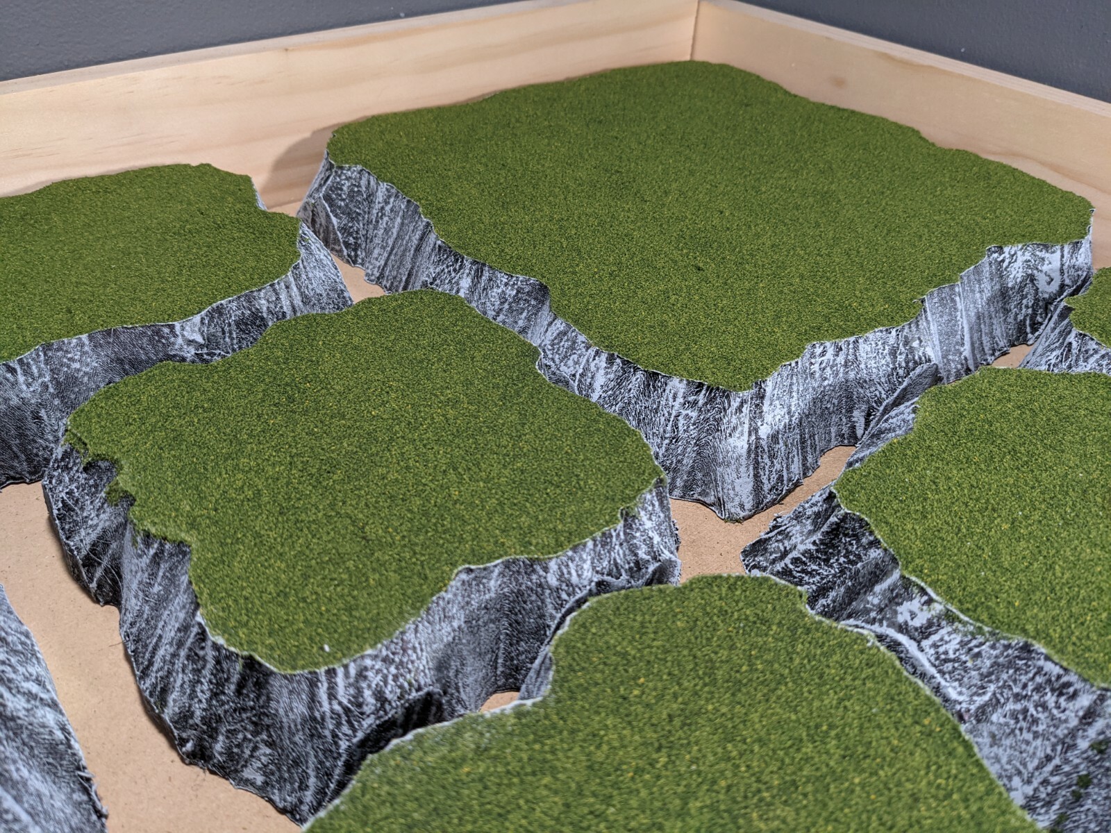 Wargaming Terrain Large Platform Hills Box Set, Grass Finish