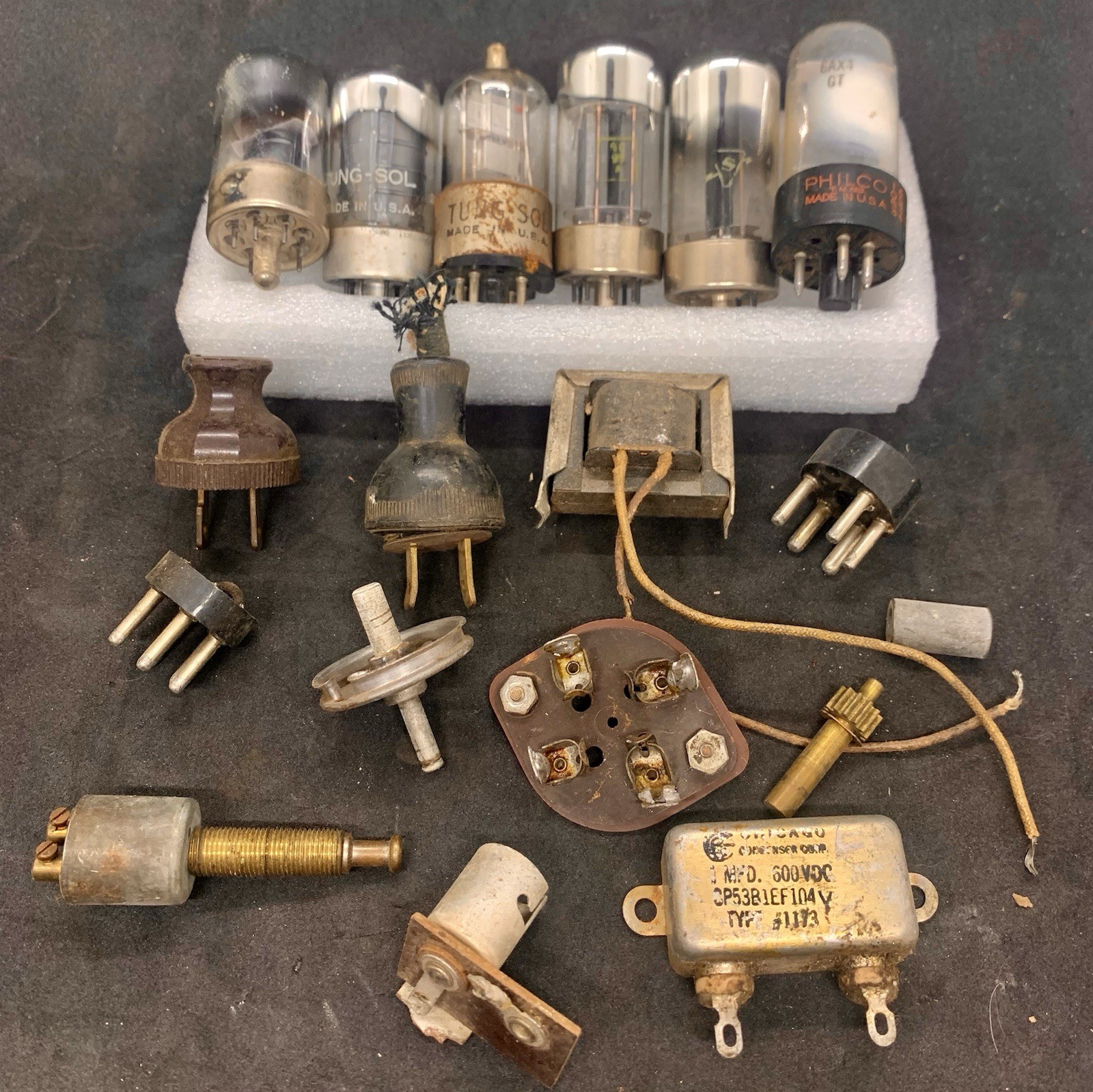 Tubes Lot of 6- * FROM HAM / ANTIQUE RADIO ESTATE * (A195) - Untested