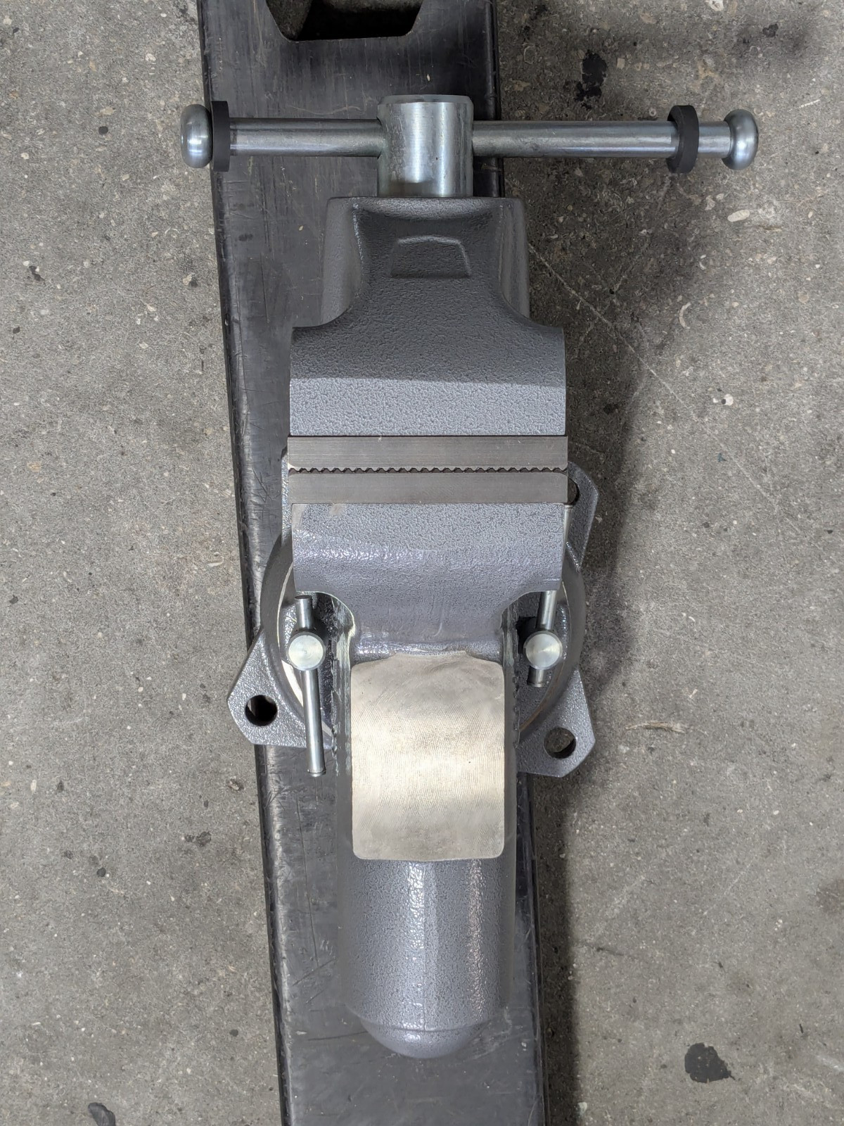 Wilton Round Channel Machinist Vise w/ Swivel Base 5" Jaw Width 8" Opening 28832