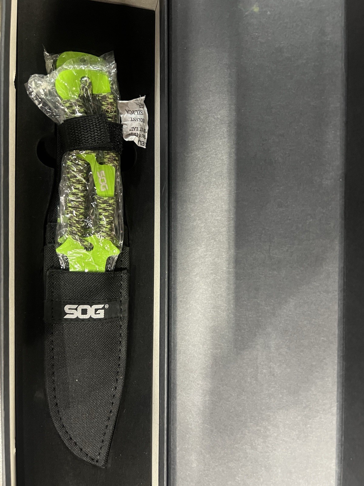 SOG LIMITED EDITION GREEN THROWING KNIVES