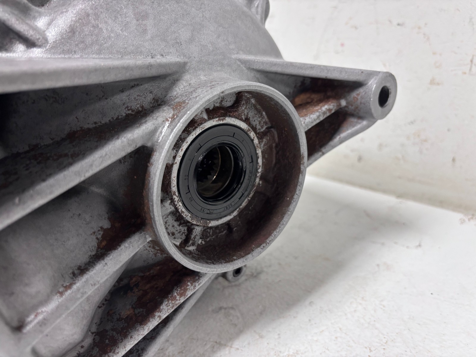 2014 Can Am Maverick 1000 OEM Rear Diff Differential Gearcase 705502275