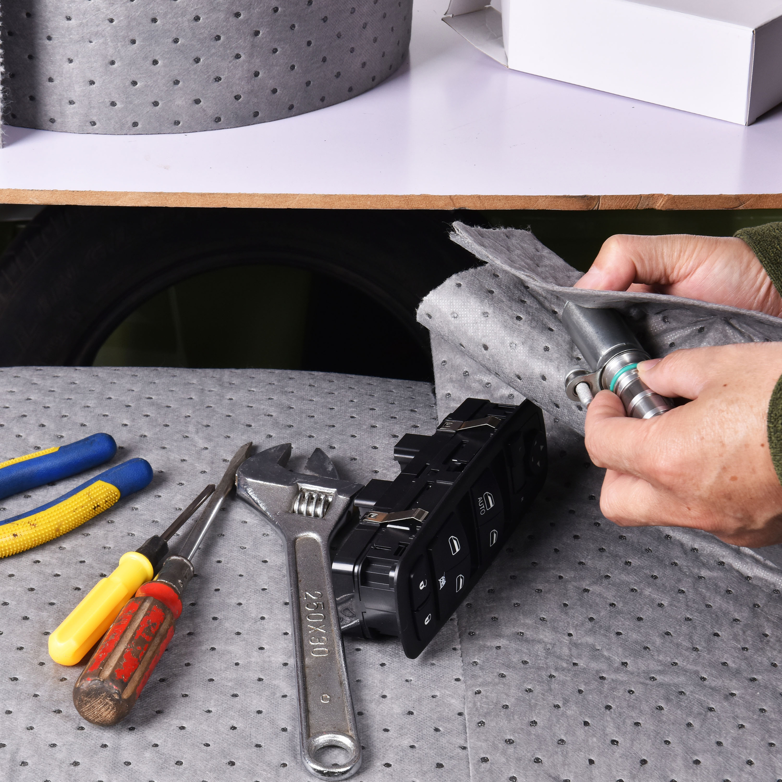 2pcs Aain LT010A Heavy Duty Oil Absorbent Pads, Oil Maintenance Mat Roll 150' L