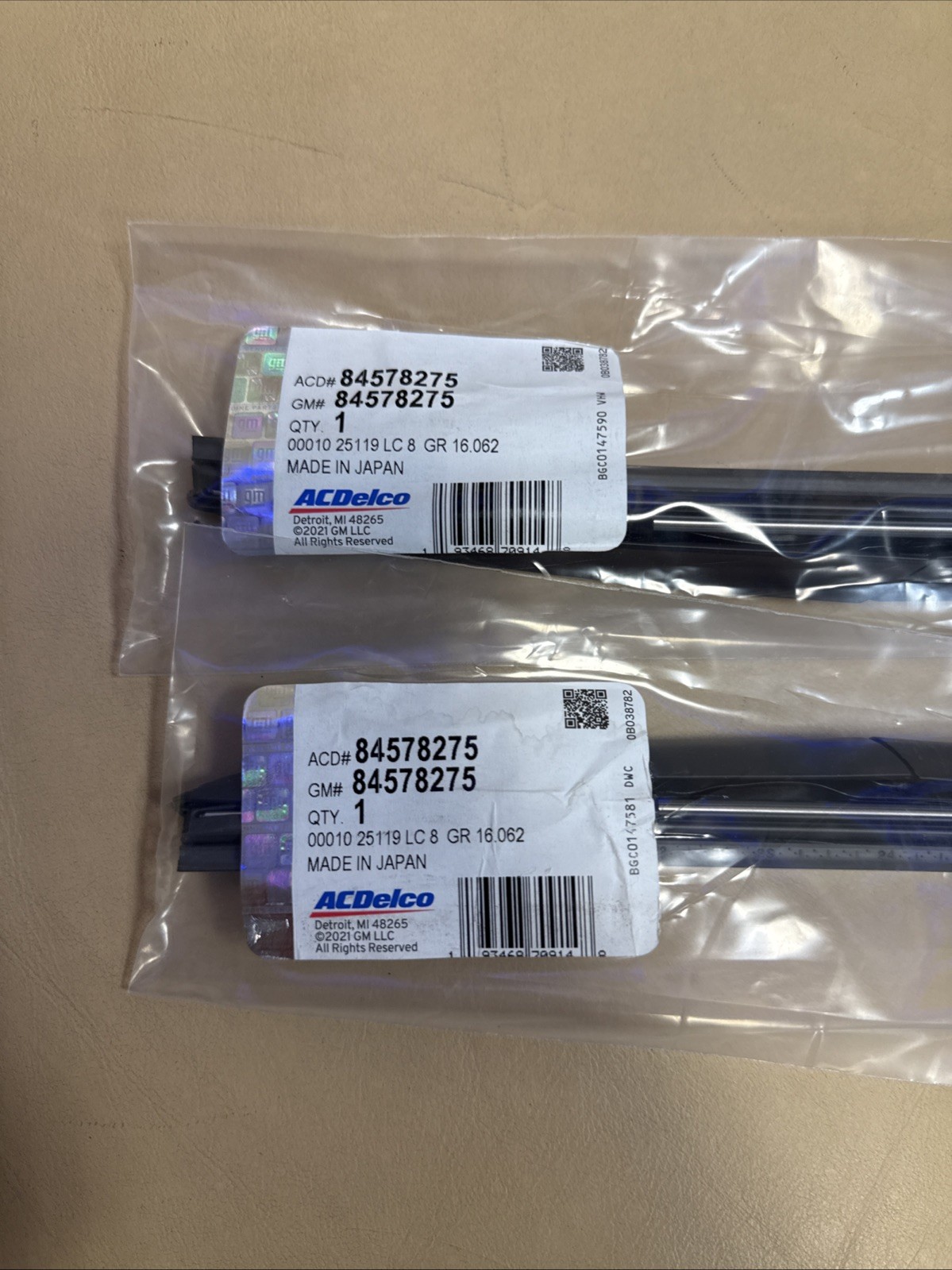 GM 19-22 SILVERADO SIERRA 1500 WINDSHIELD WIPER BLADE Pair GMC 84578275