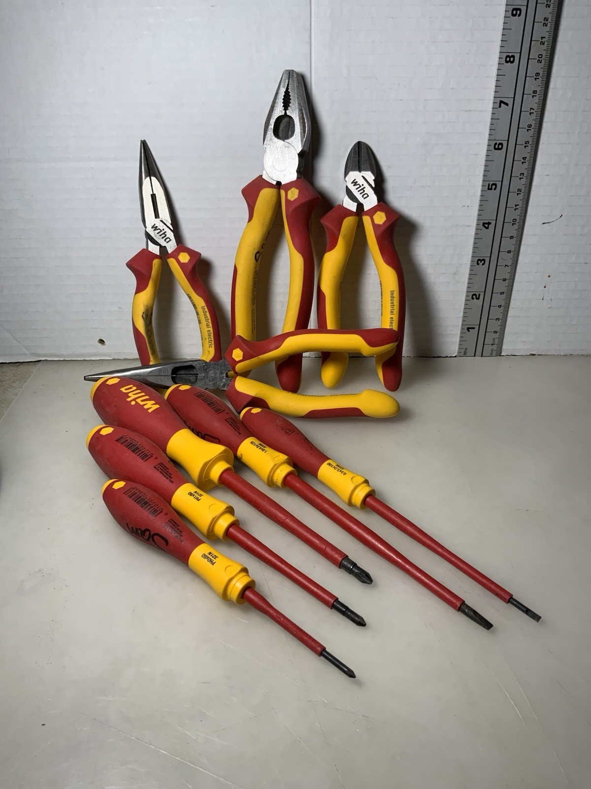 Wiha Insulated Industrial Pliers,Screwdriver, Bag, Meter & vest, 12pcs Total
