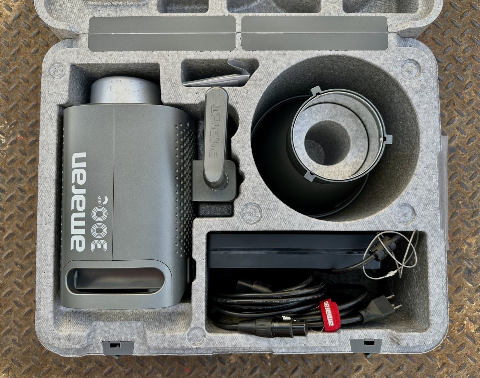 Aputure Amaran 300c RGBWW LED *issues*