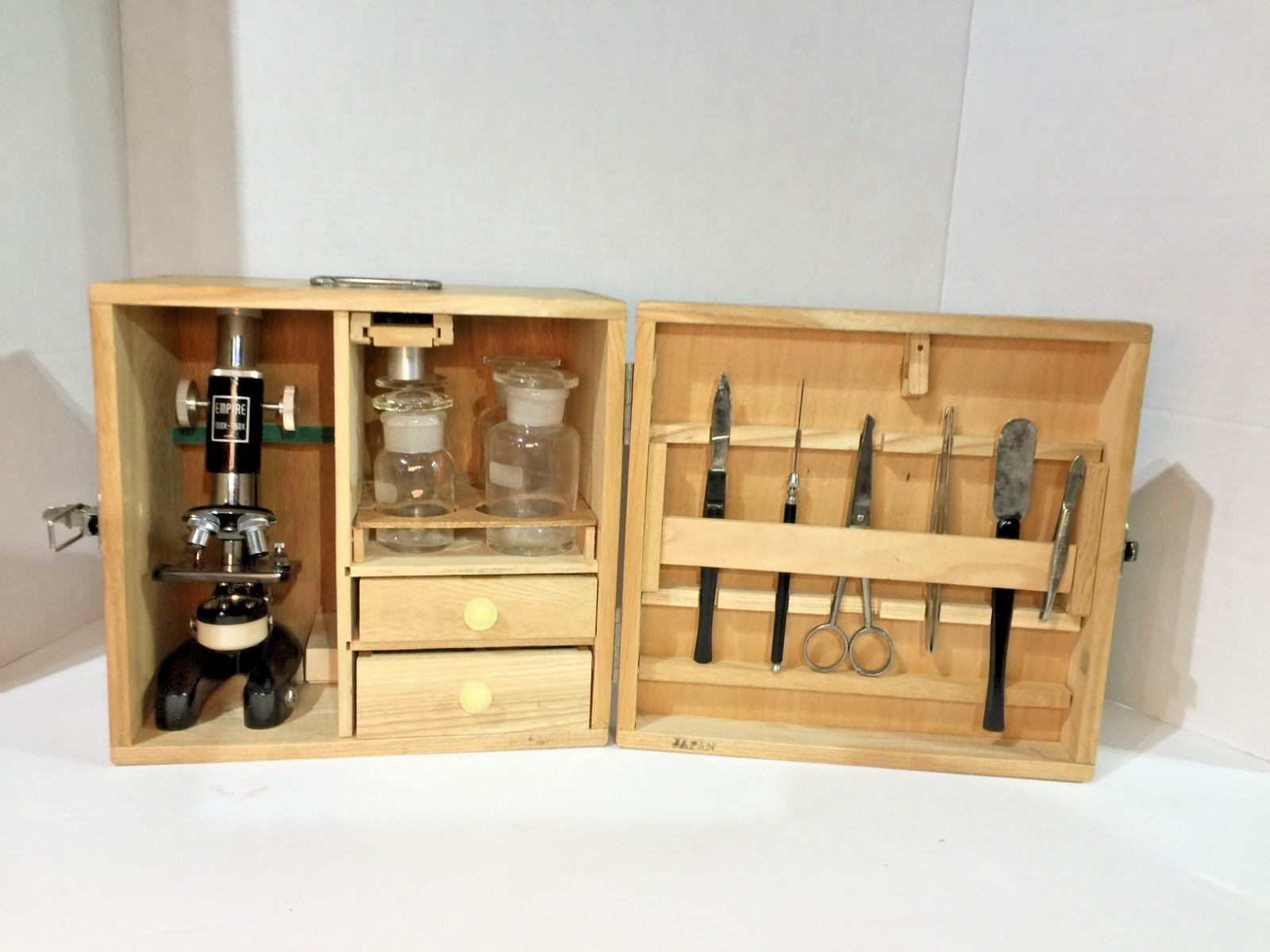 Vtg Empire Microscope & Laboratory 750 Power Illuminated W/Case, Equip. Untested