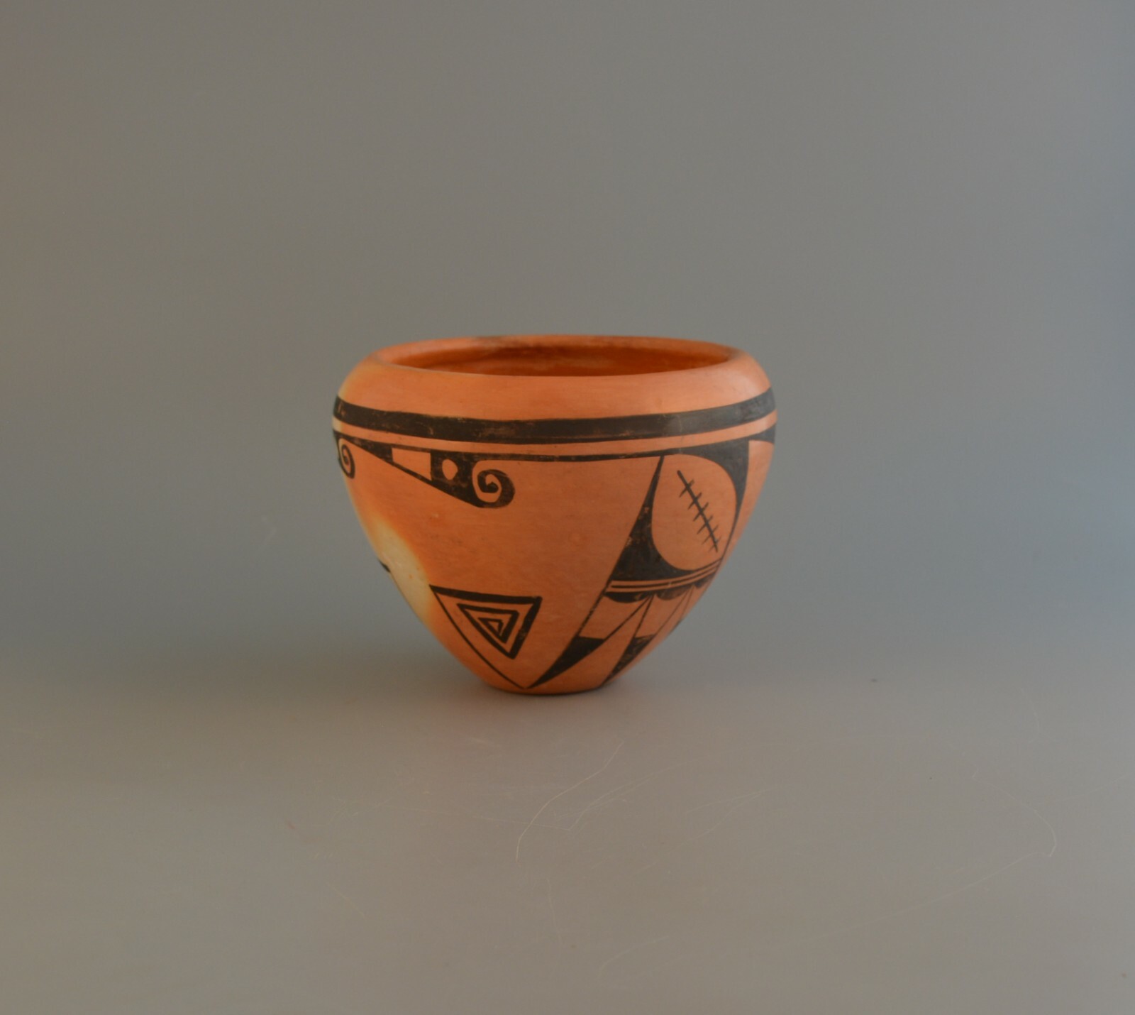 Vintage Traditional Hopi Pueblo Indian Pot - 5 1/8" Across