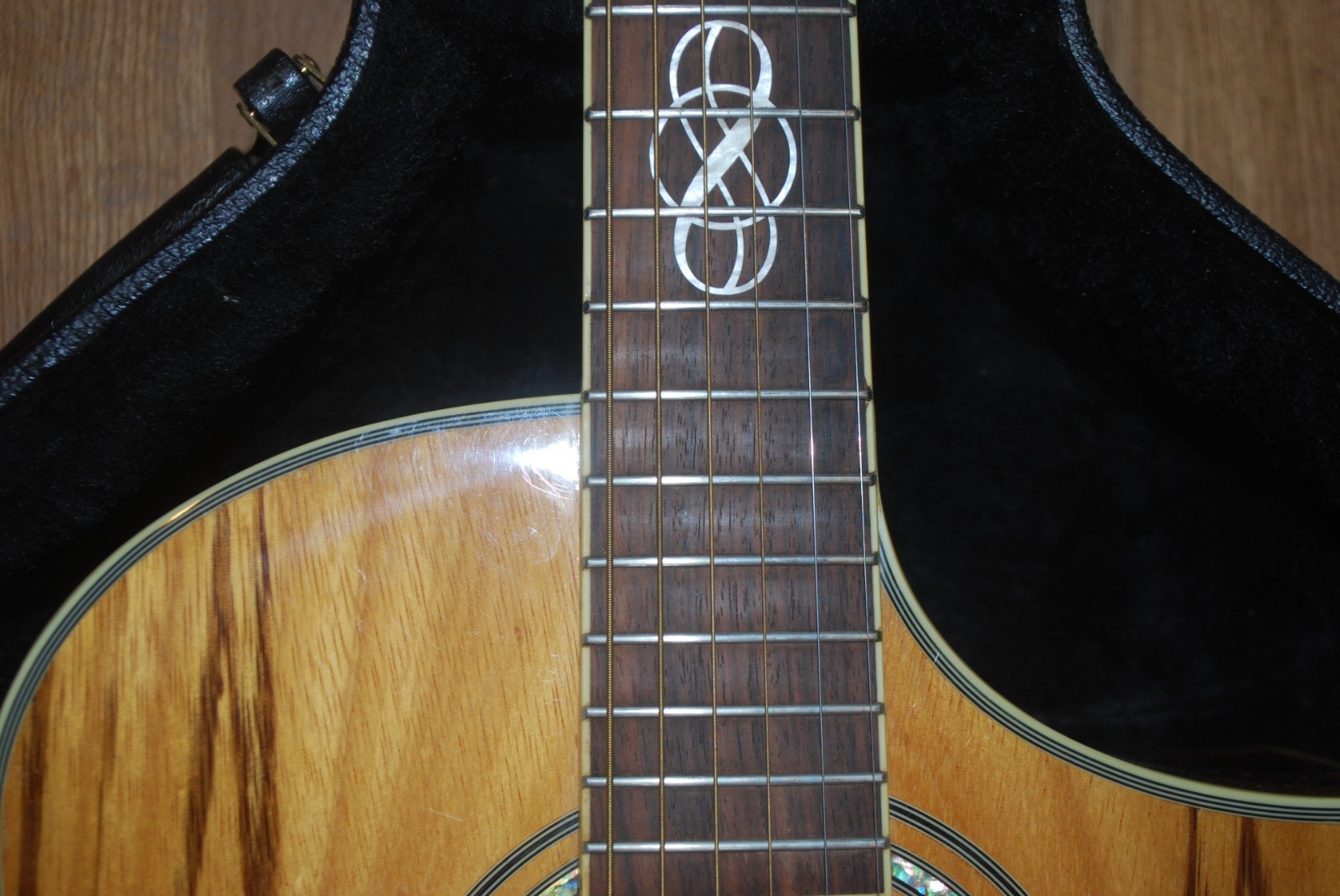 Ibanez - EW20 - ZWENT1201 Electric Acoustic Guitar With Hard Case