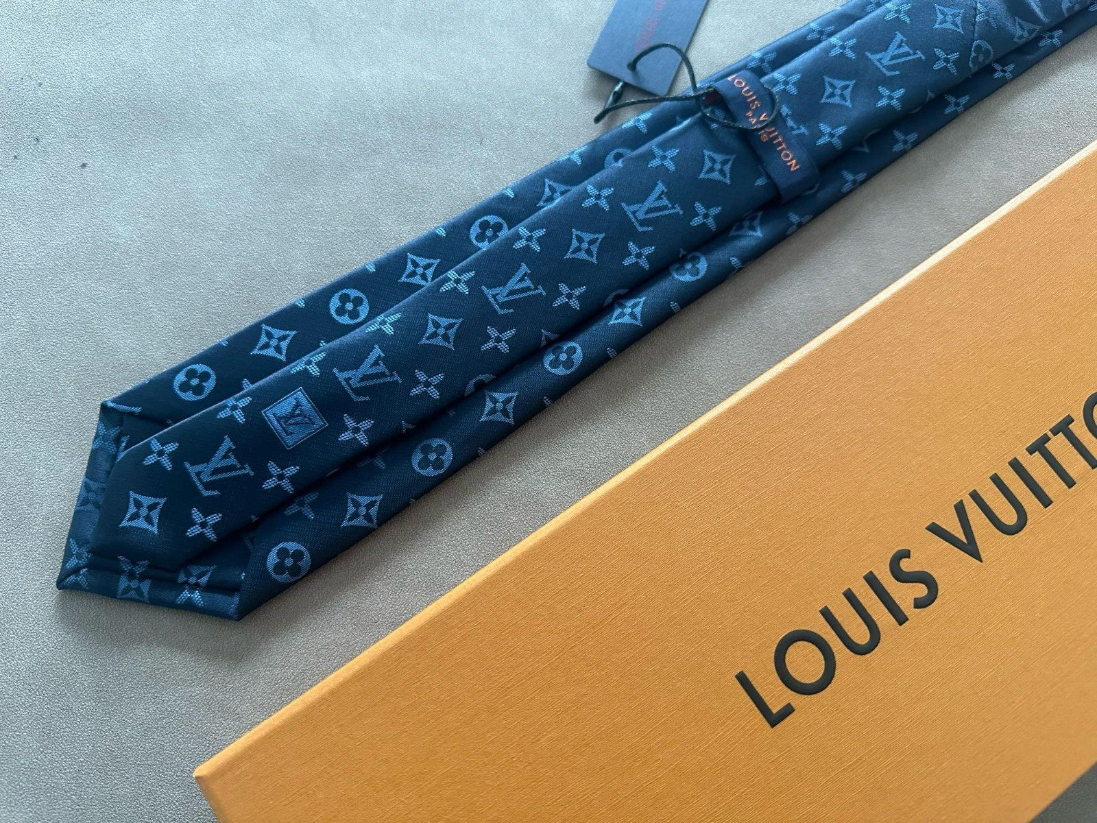 Louis Vuitton Classic Monogram Men's Tie Silk 3.25" The Widest