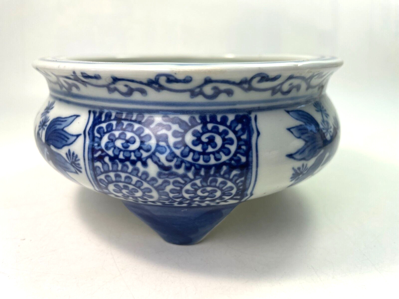 Antique Chinese Tripod Incense Burner Pair Gold Fish Blue & White B60