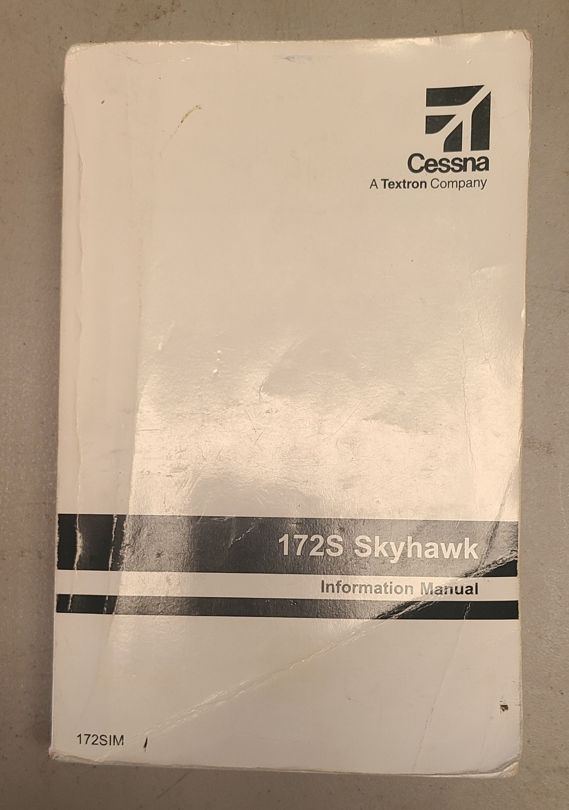 Cessna 172S Skyhawk Information Manual 1998 Printing