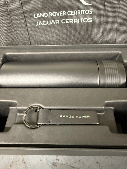 GENUINE RANGE ROVER HAND OVER KIT (MUG/KEYRING)