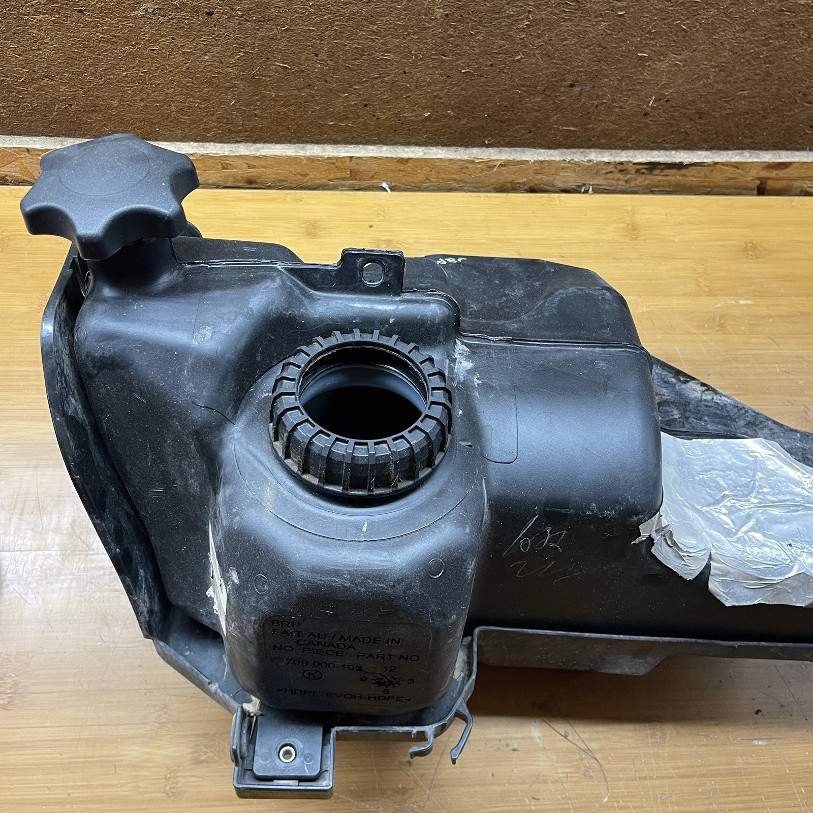 Can Am OEM Used 2009-2012 Outlander 500 650 800 Fuel Gas Tank 709000220