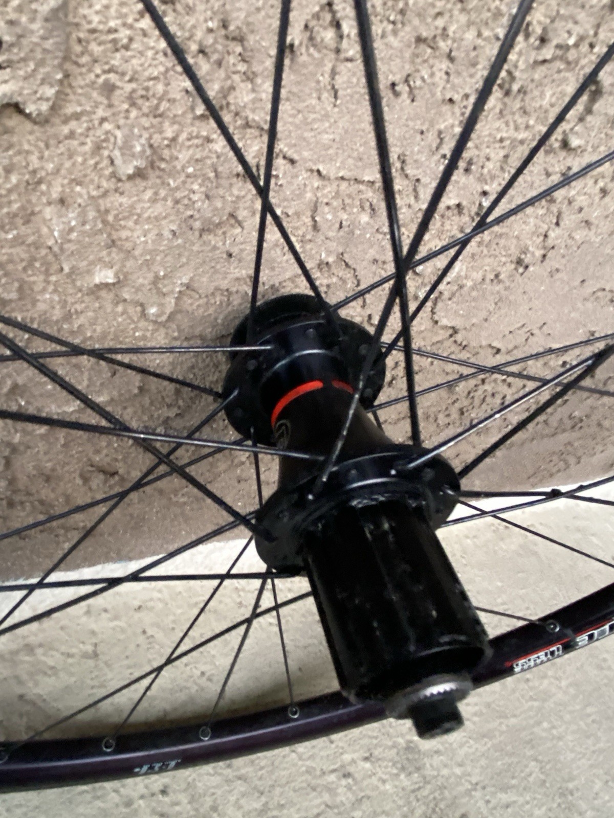 Black Bontrager Race X Lite Tubeless F100/R135mmQR 26” Centerlock Disc Wheelset