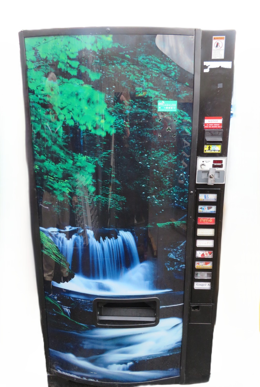 Dixie Narco Bottled/Canned Soda Machine - 501E - Credit Card Compatible