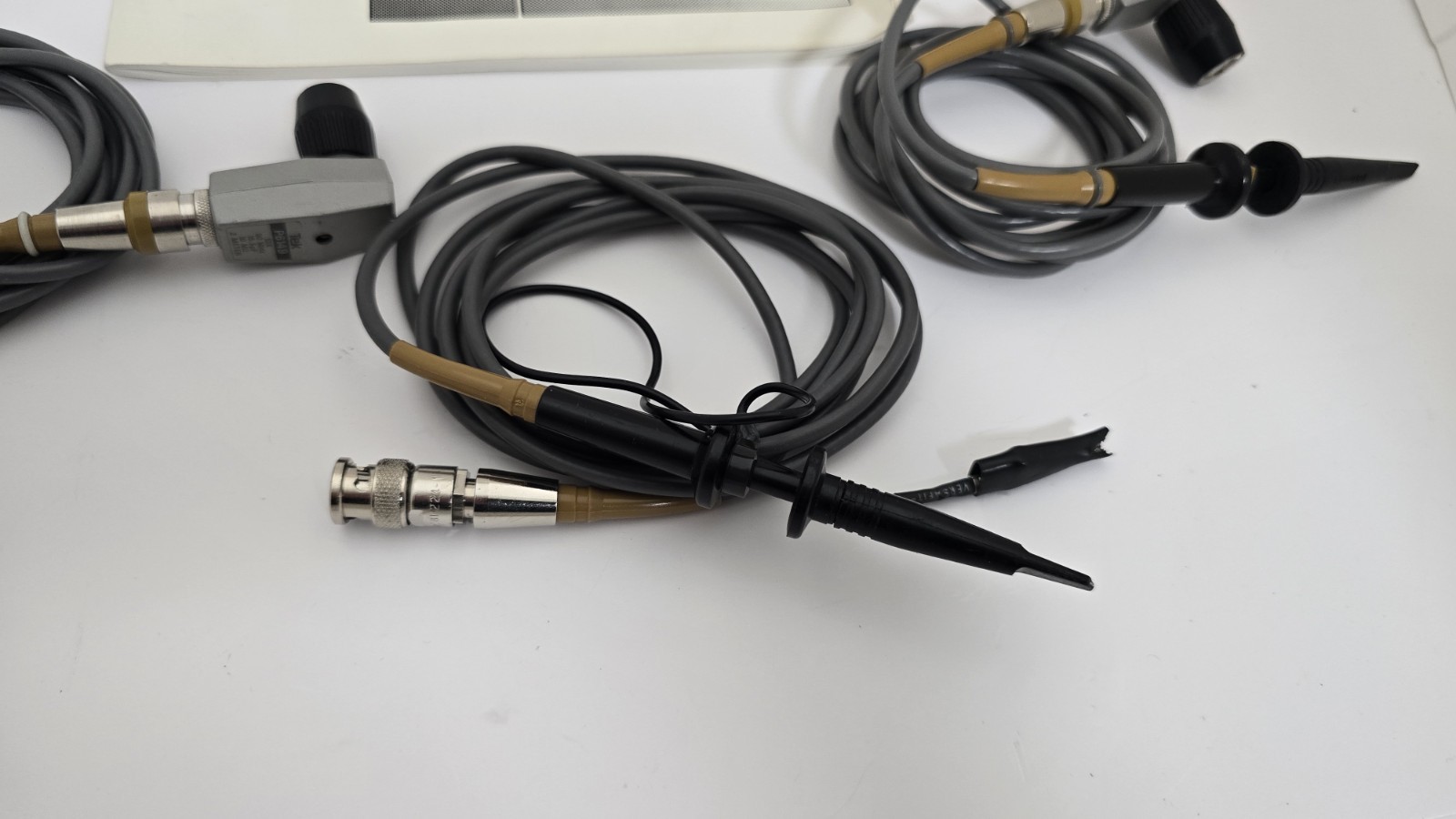 Sony Tektronix 335 Oscilloscope - Dual trace 35MHz small portable W/3 Probes