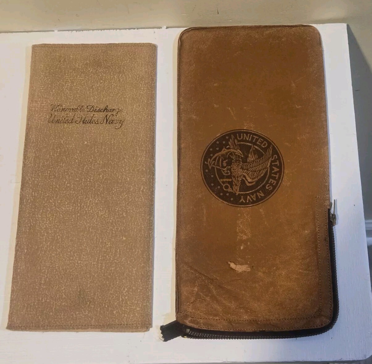 World War II NAVY HONORABLE DISCHARGE LEATHER FOLDER CASE