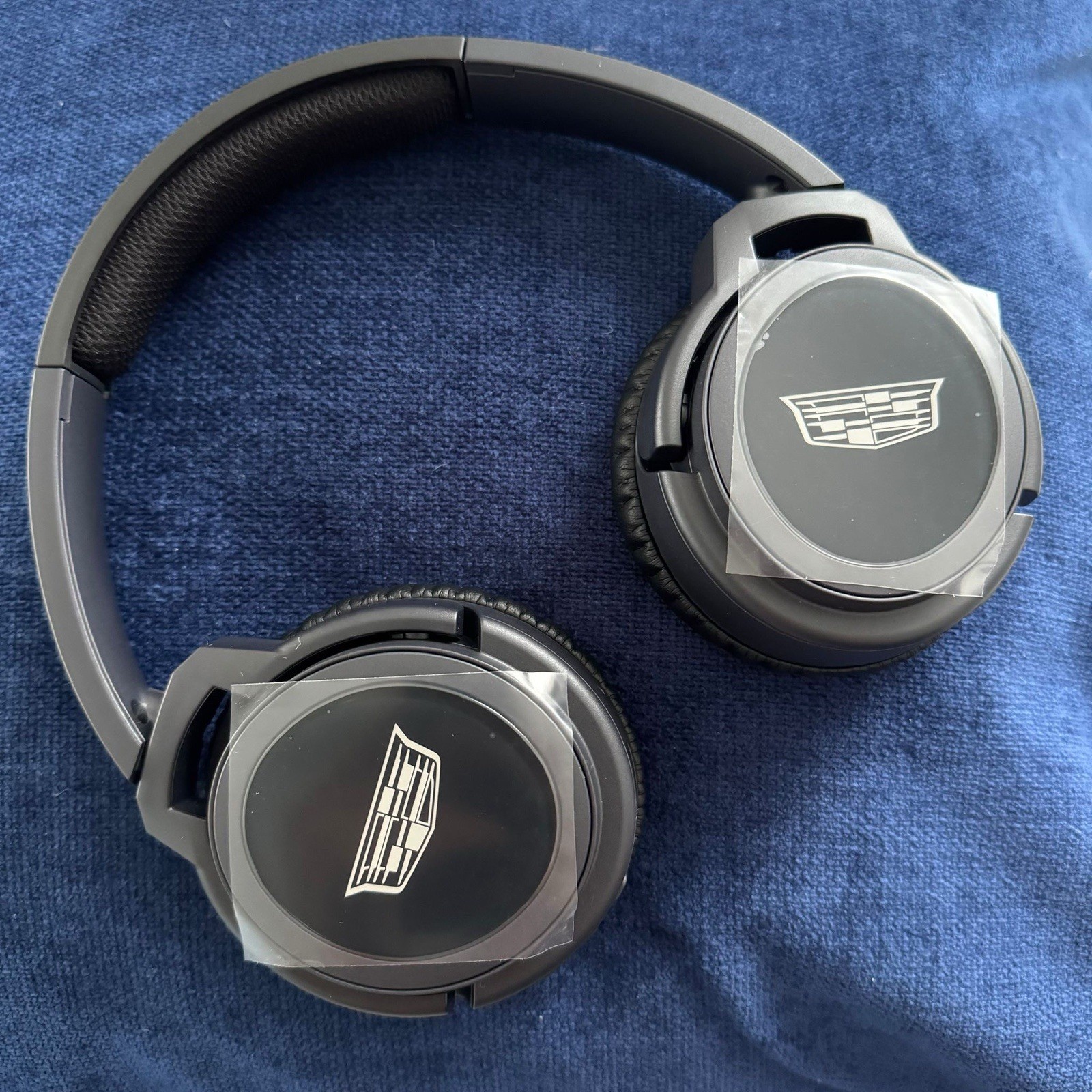 Cadillac Escalade V Wireless bluetooth headphones