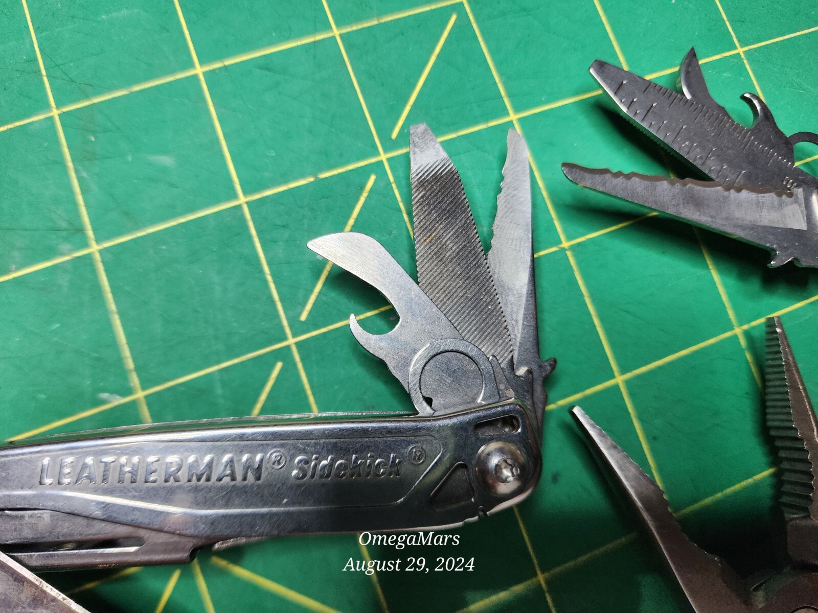 Leatherman Sidekick one at random