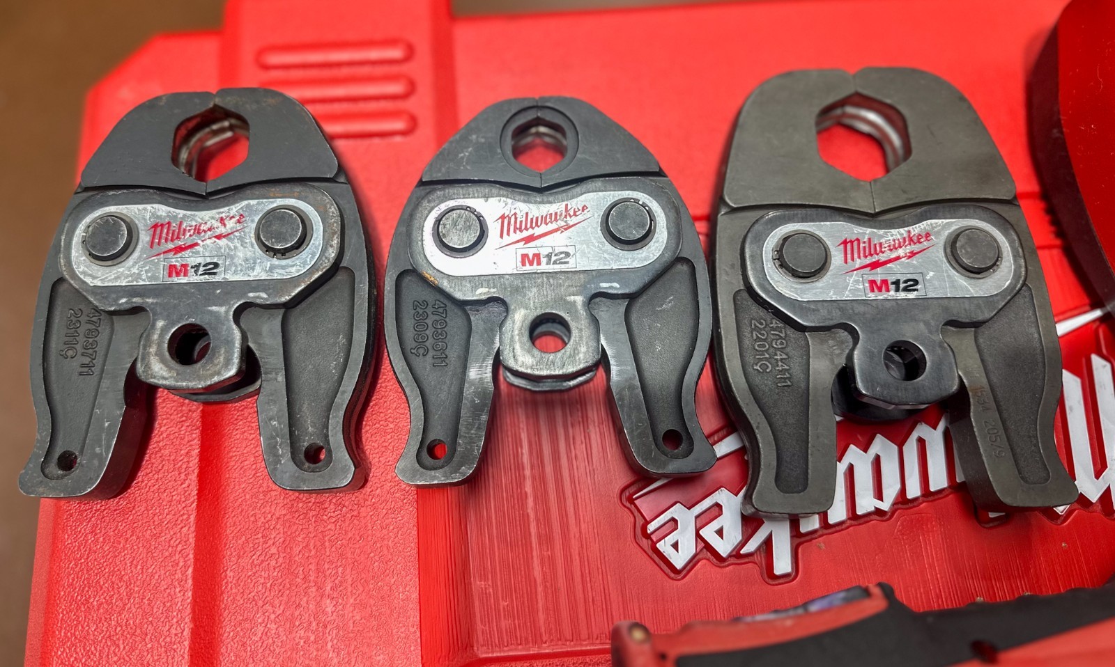 MILWAUKEE M12 FORCE LOGIC PRESS TOOL KITH WITH JAWS M/2473-20