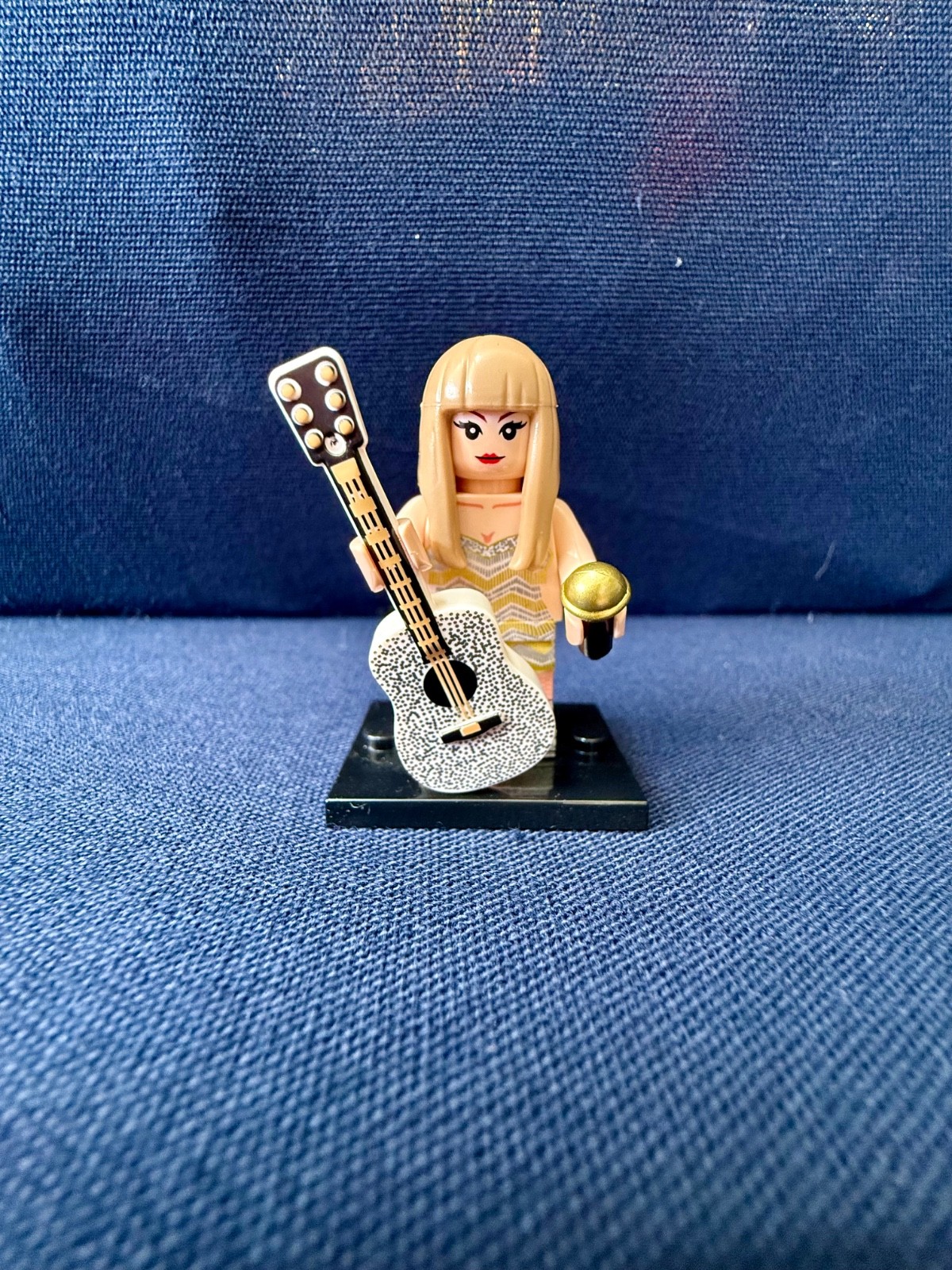 Taylor Swift Eras tour mini figures set of 8 brand New w/ guitars microphones