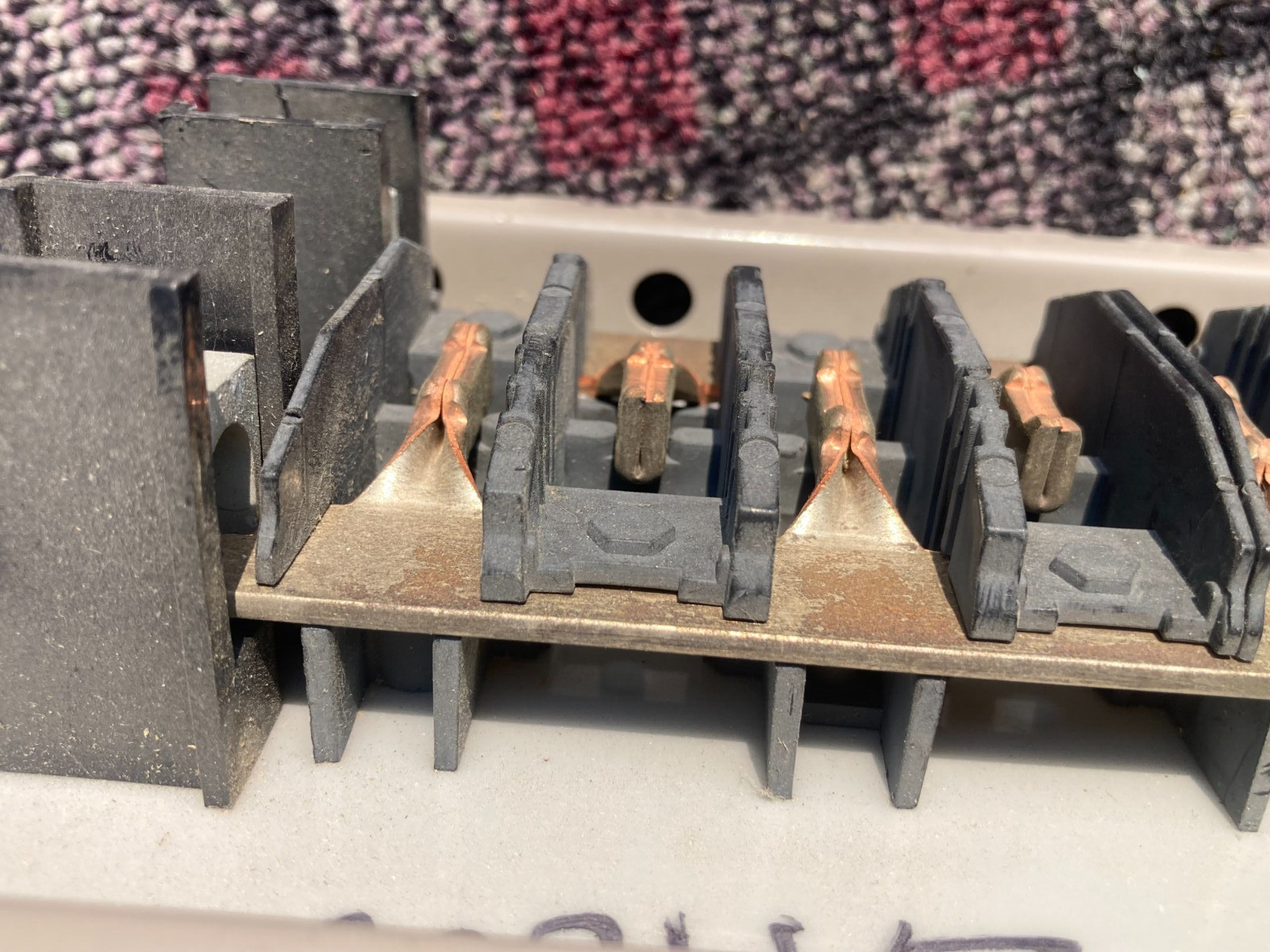 EATON CUTLER HAMMER AC-7435 24 CIRCUIT PANEL BUS GUTS CTL PANELBOARD C-2738