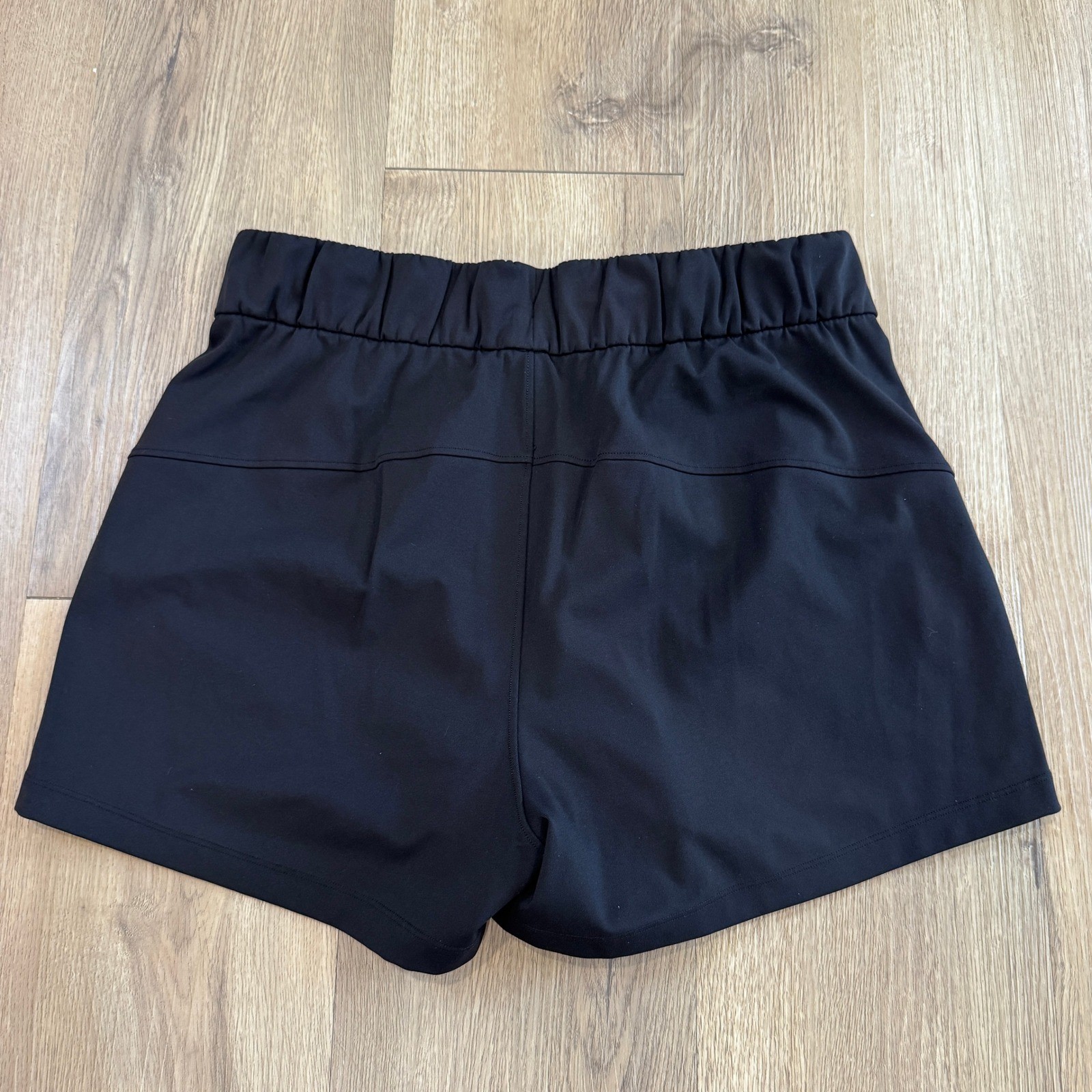 Lululemon On the Fly Short 2.5 Black Luxtreme Size 6 Athletic Shorts EUC LW7AIS