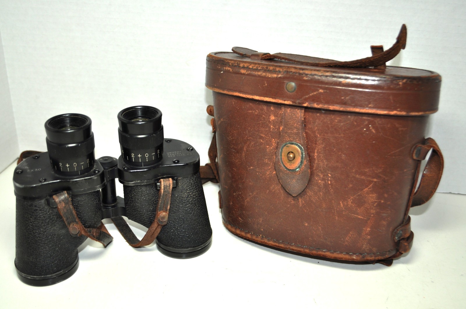 UNIVERSAL CAMERA CORPORATION 6 x 30 BINOCULARS WITH CASE & STRAPS VINTAGE 1940'S
