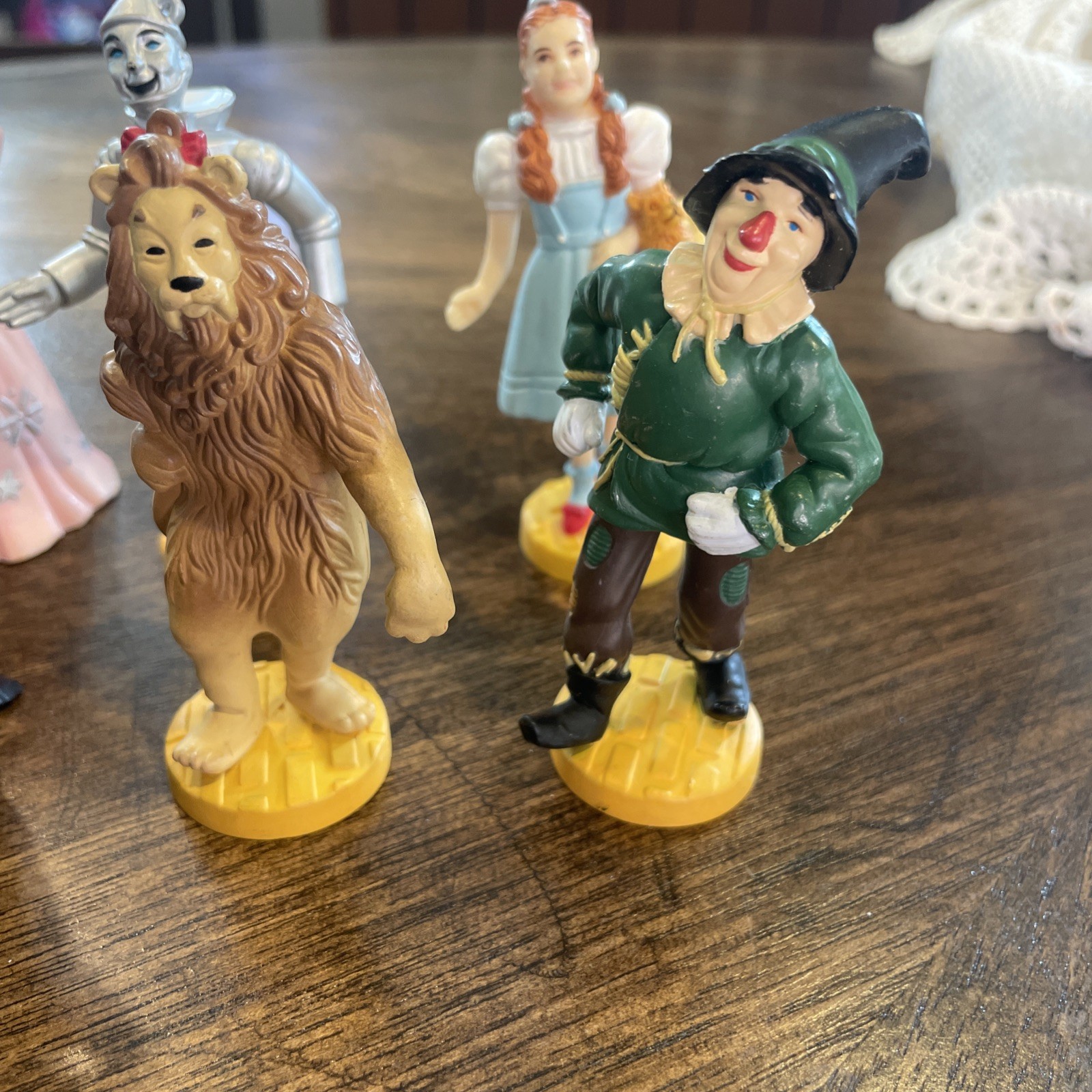 Vintage Wizard Of Oz Set Of 6 1939 Loew's Ren 1966 MGM 1987 Turner Macau Figures