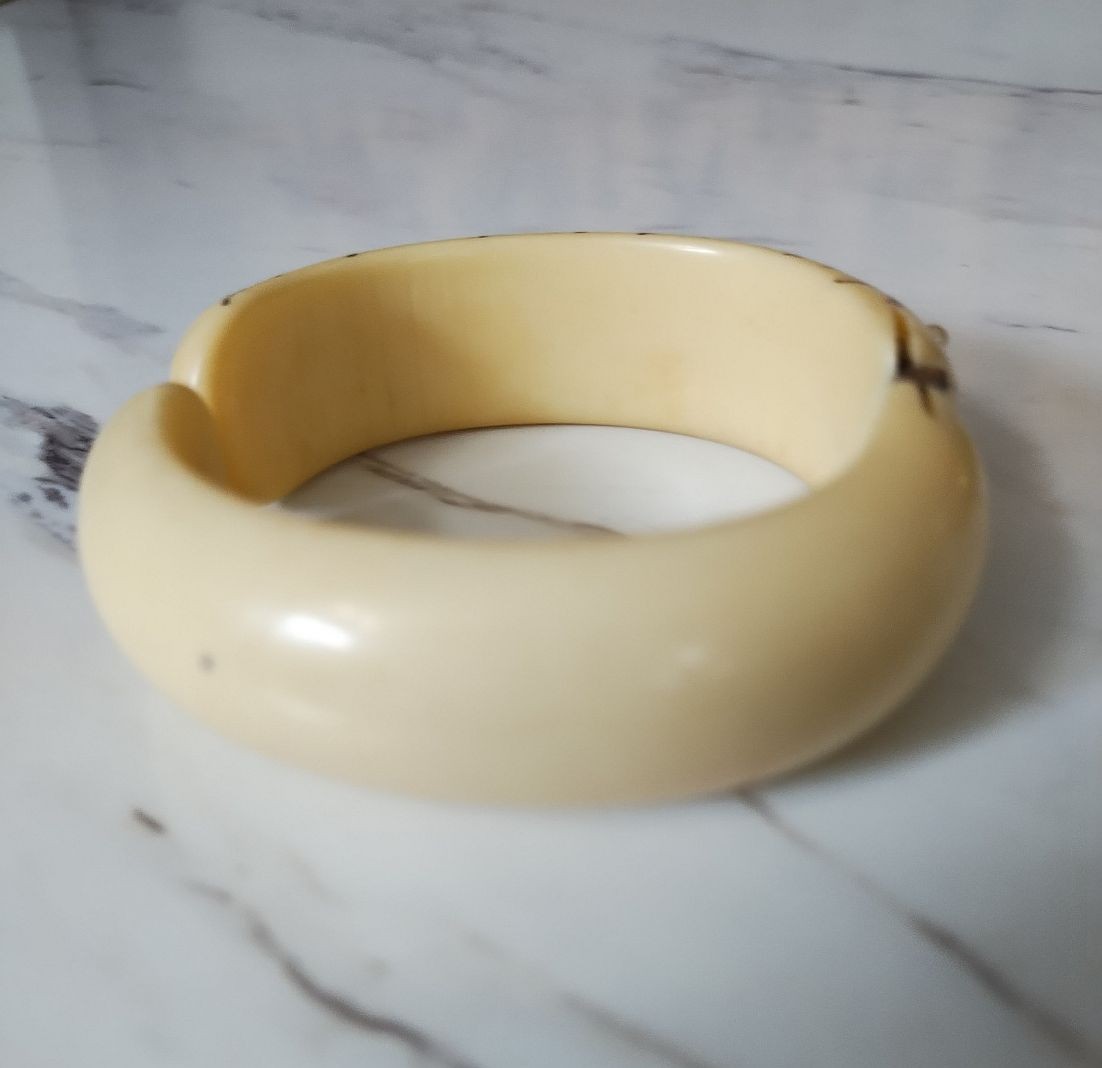 Mid century Thermoset plastic ivory clamper bracelet with rhinestones