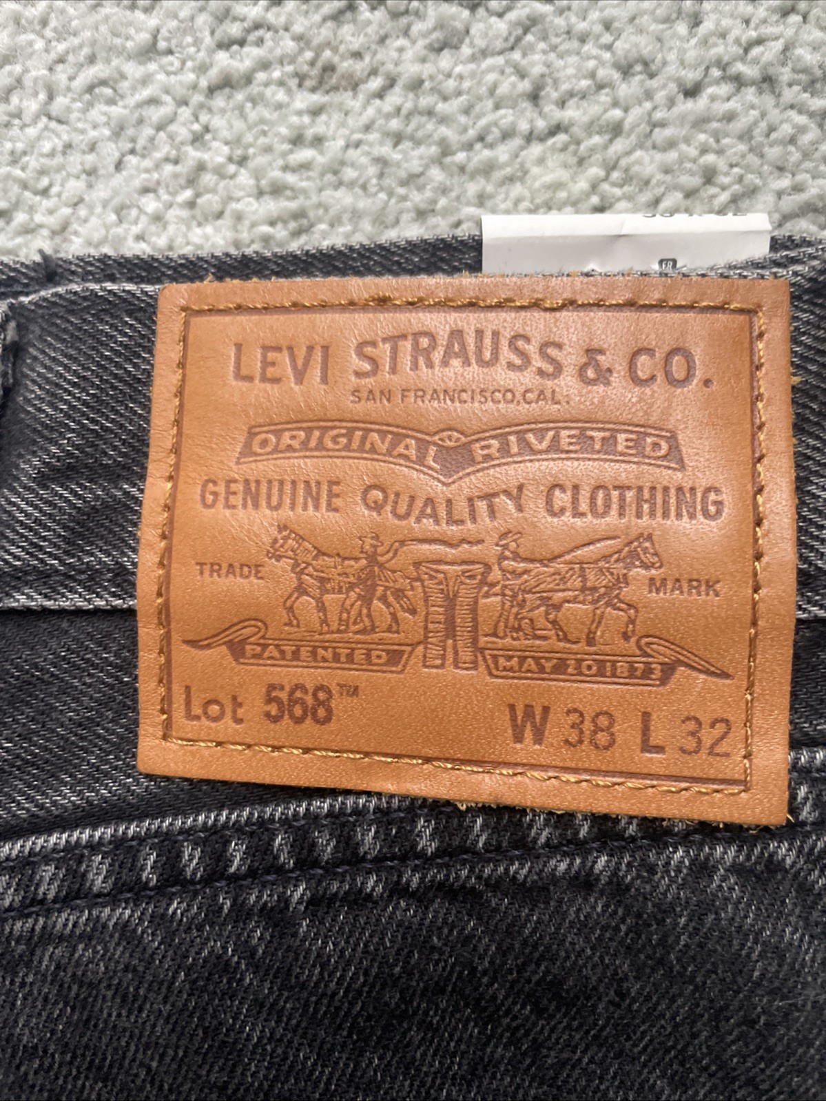 Levi's Premium 568 Loose Cargo Gray Jeans Men’s Tag Size 38x32 Measures 40X32