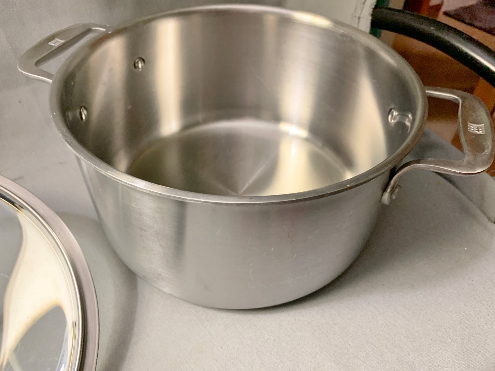 Zwilling J.A. Henckels 6 Qt. 10" 3 Ply 18/10 Stainless Steel Stock Pot Glass Lid